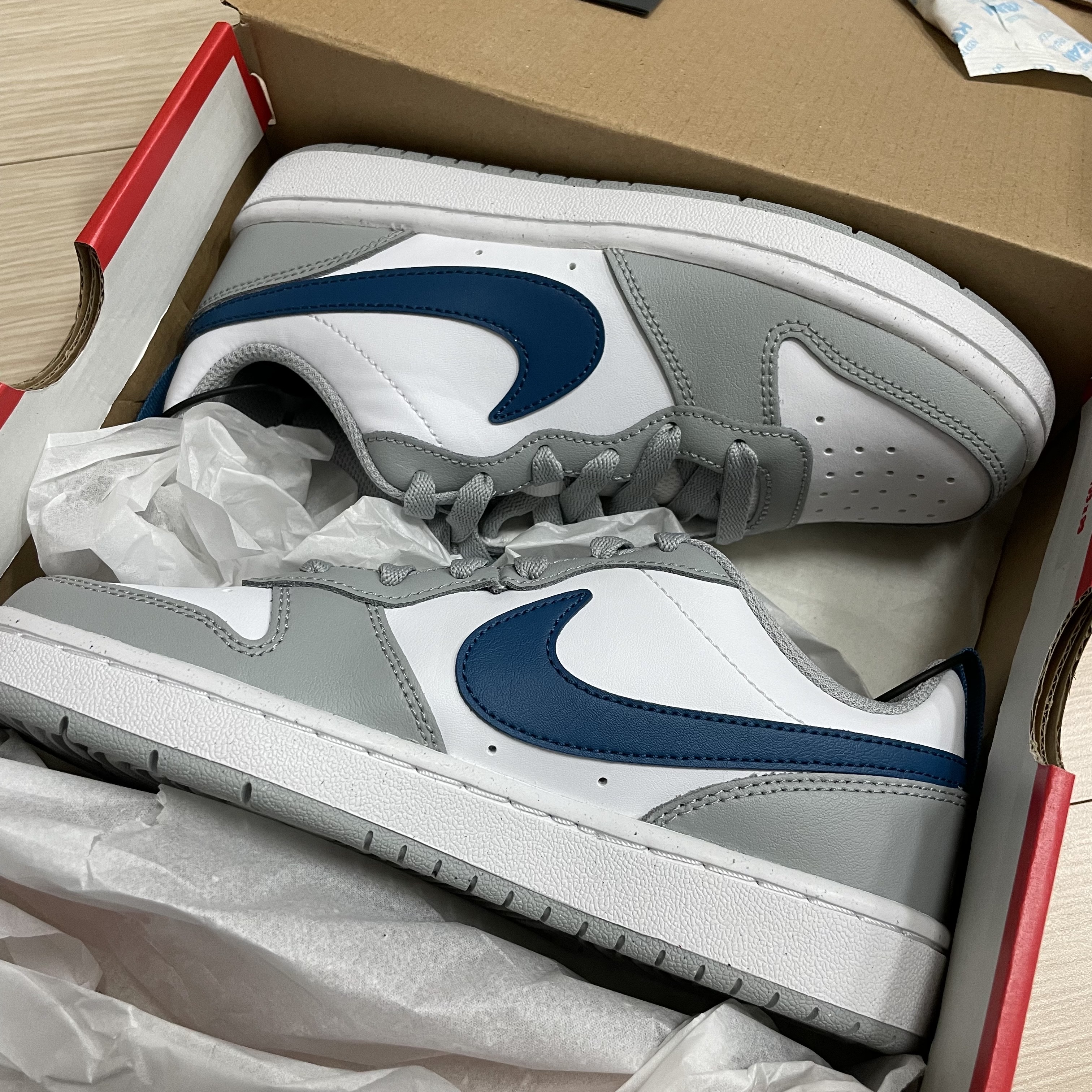 (GS) Nike Court Borough Low 2 Light Smoke Grey 착용 스타일 - 1