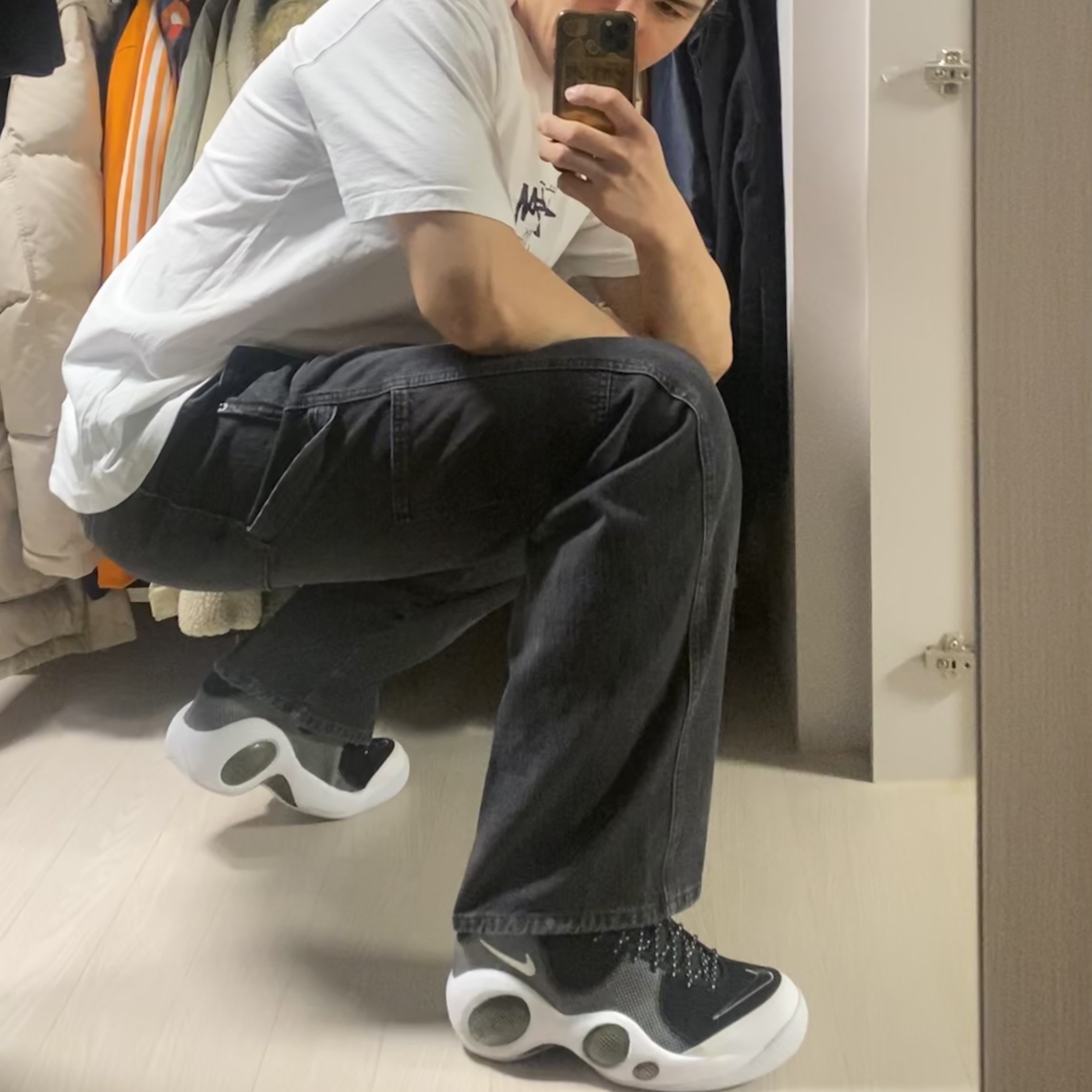 Nike Air Zoom Flight 95 Black Metallic Silver, Nike x Stussy WT T-Shirt White - Asia 착용 스타일 - 1