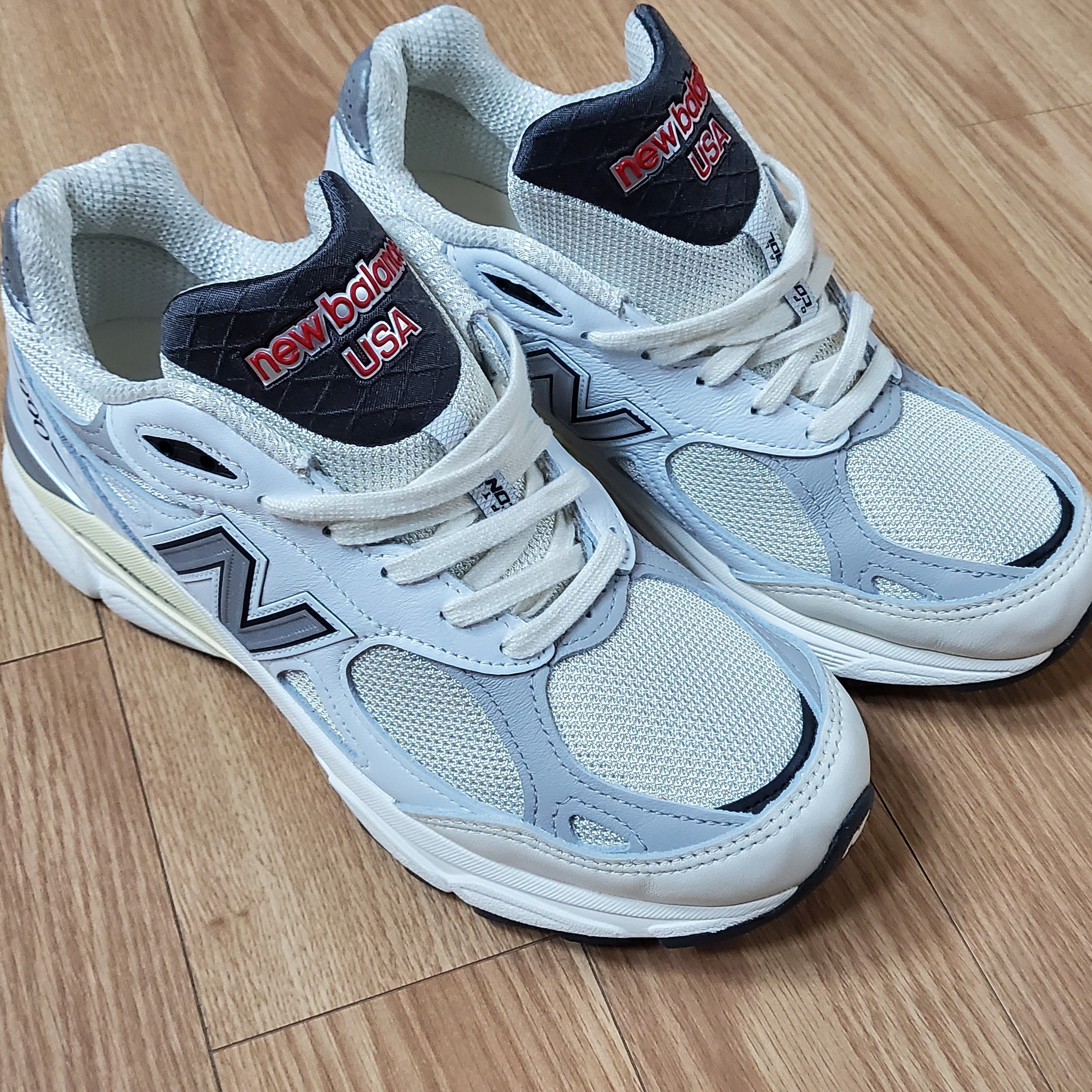 New Balance 990v3 Made in USA Sea Salt 착용 스타일