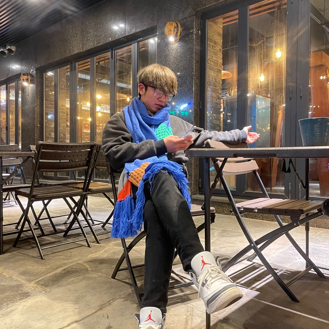 Ader Error x Zara Scarf Blue, Jordan 3 Retro SE Denim Fire Red 착용 스타일