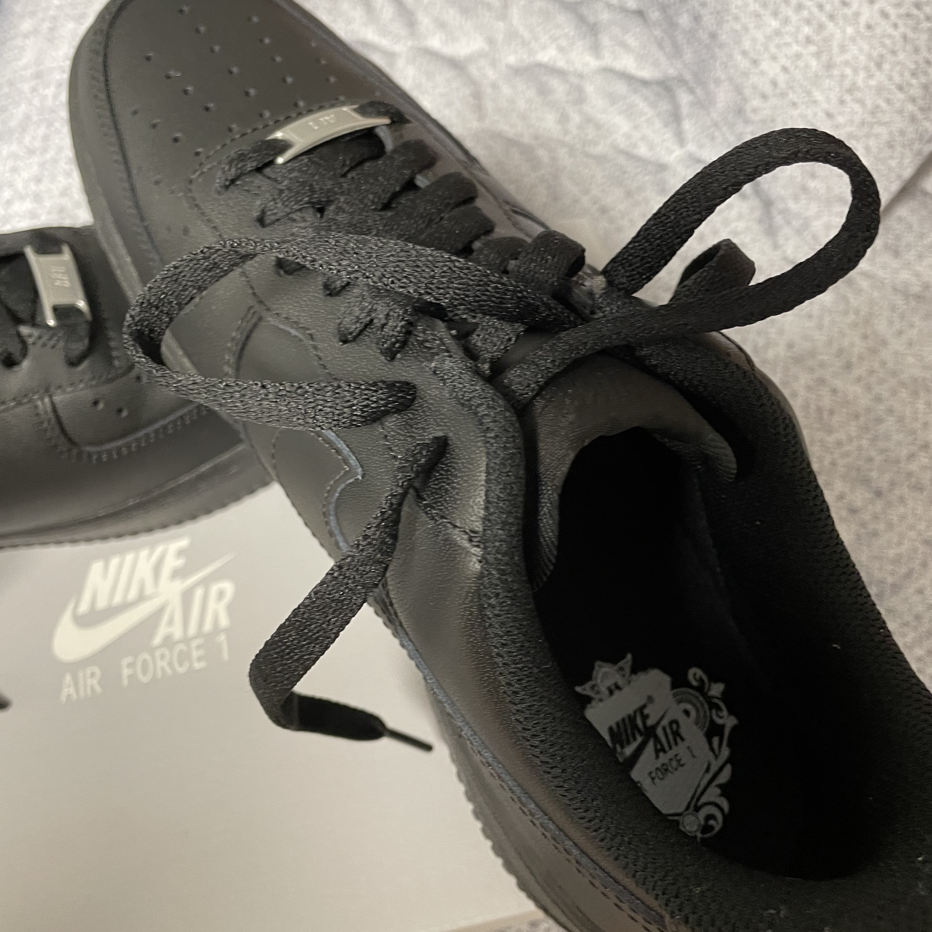 Nike Air Force 1 '07 Low Triple Black 착용 스타일