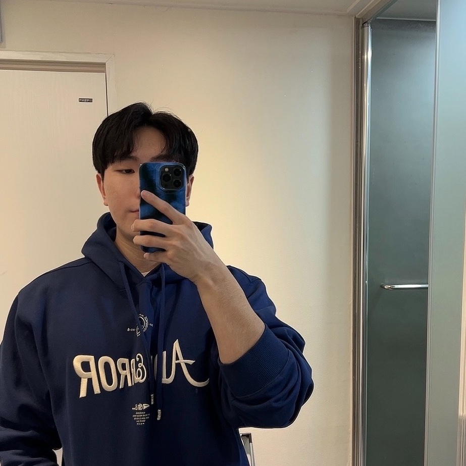Ader Error Verif Logo Hoodie Navy 착용 스타일 - 2