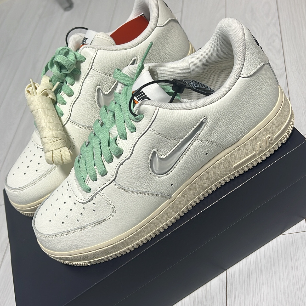 Nike Air Force 1 '07 PRM Vintage Sail 착용 스타일 - 2