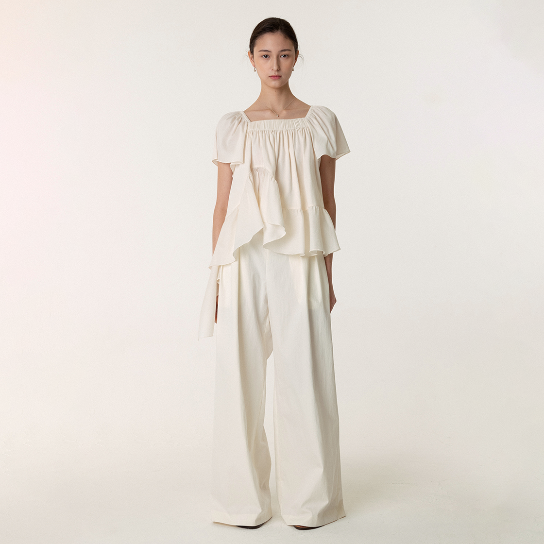 킨더살몬 우먼 스퀘어 넥 러플 블라우스 크림(Kindersalmon Women Square Neck Ruffle Blouse Cream) - 3