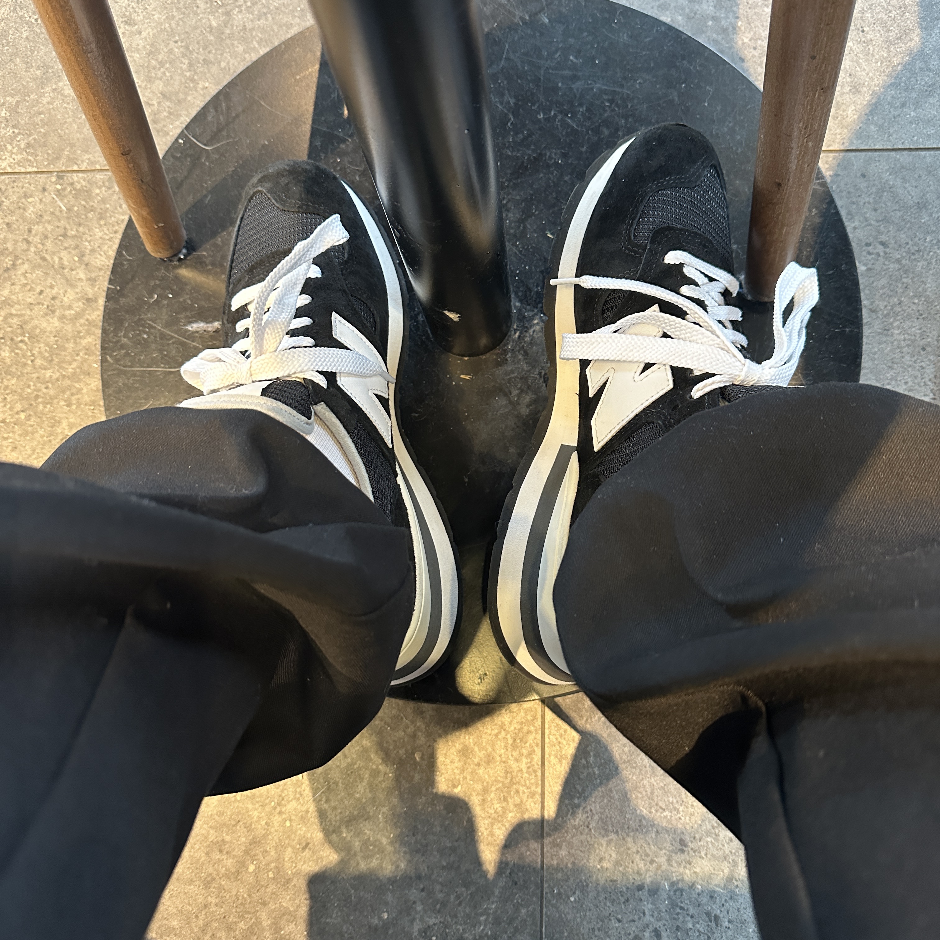 New Balance 990v1 Made in USA Black 착용 스타일 - 2
