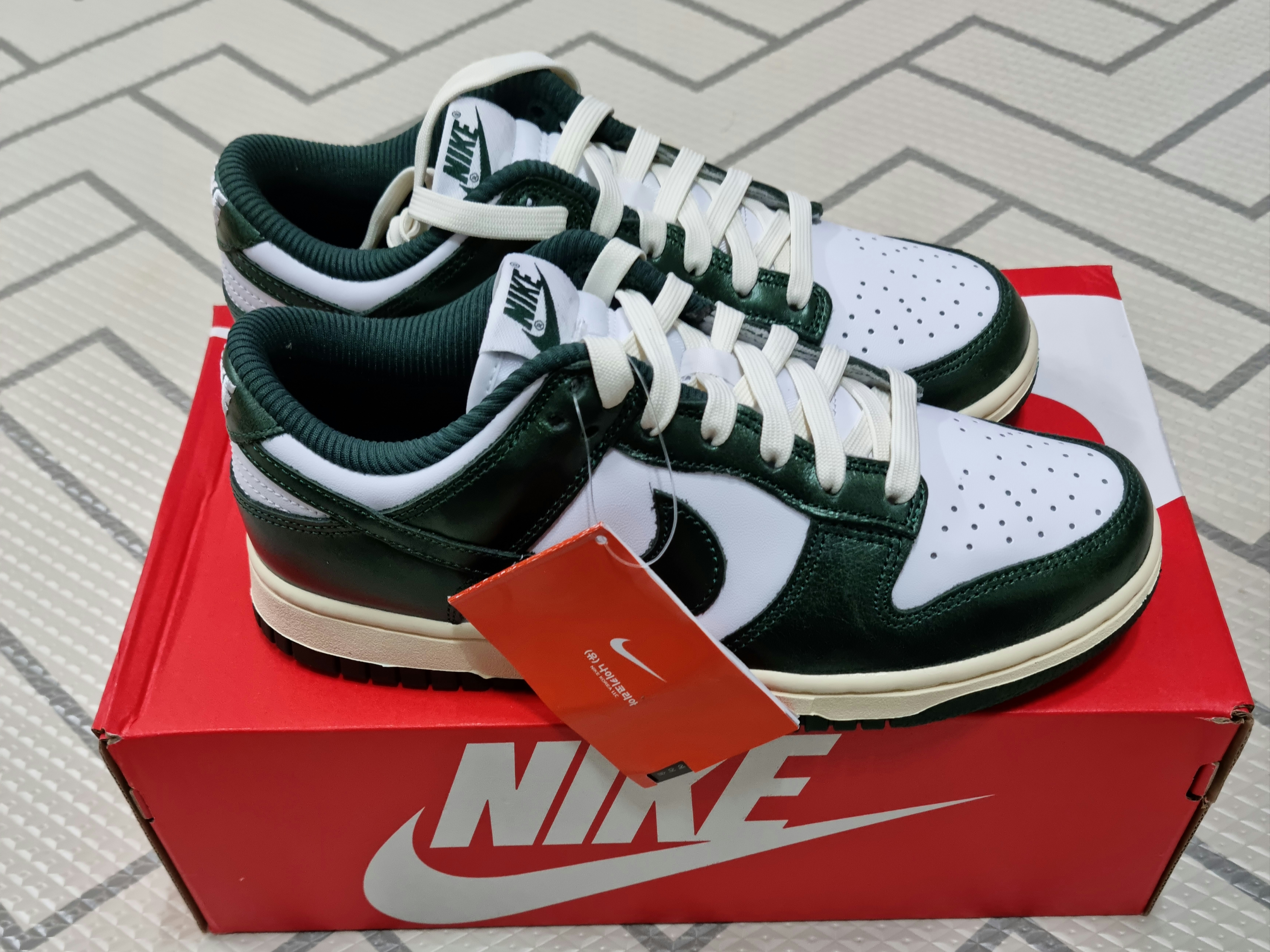 (W) Nike Dunk Low Vintage Green 착용 스타일