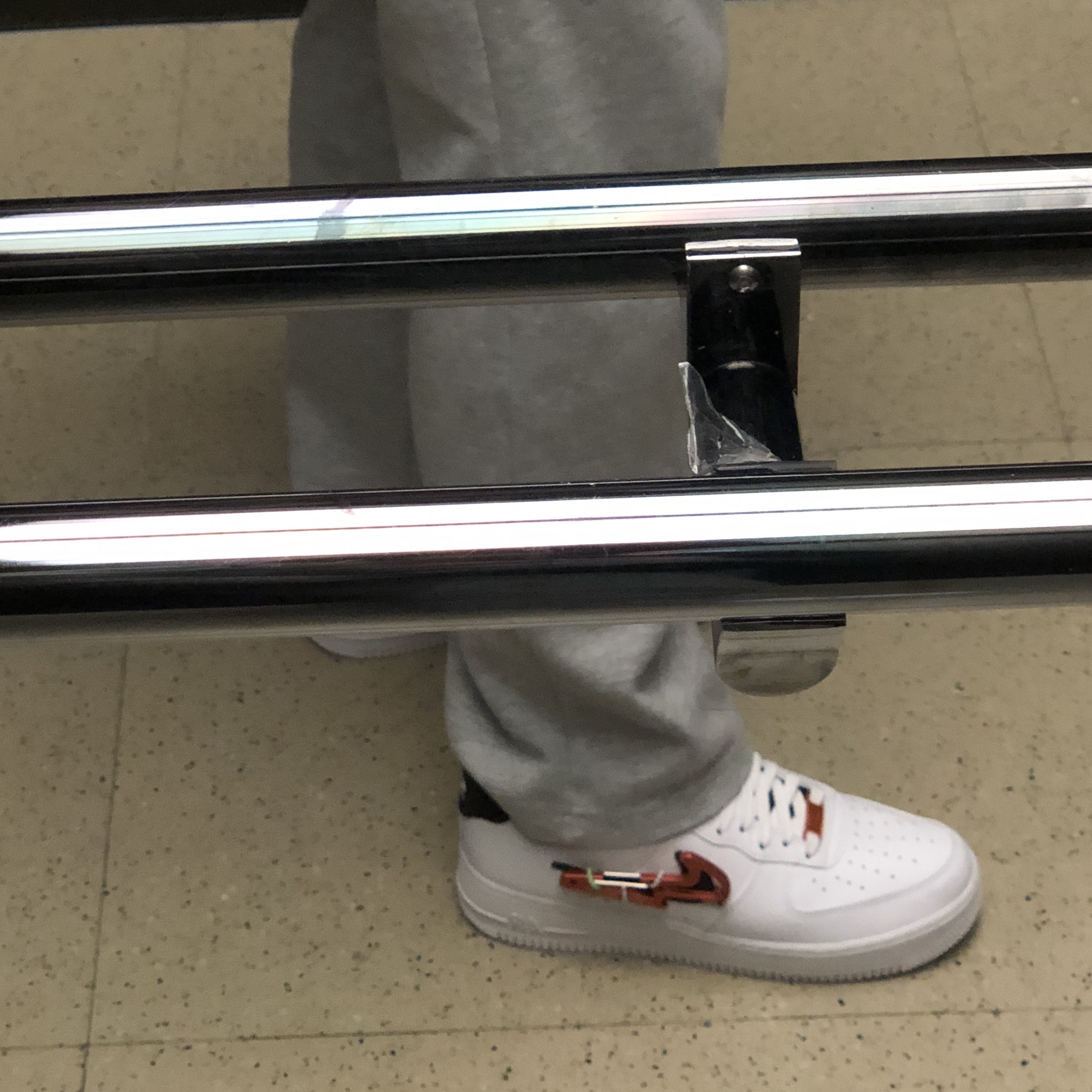 Nike Air Force 1 '07 PRM Carabiner Red 착용 스타일