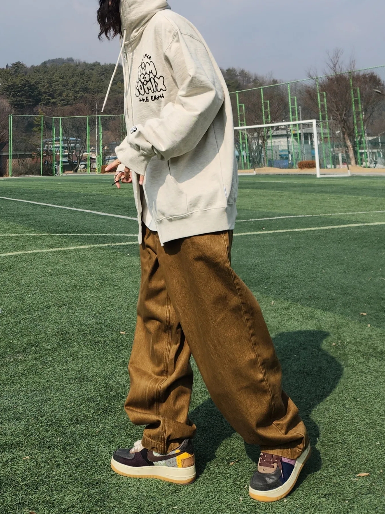 Nike x Travis Scott Air Force 1 Low Cactus Jack 착용 스타일 - 2
