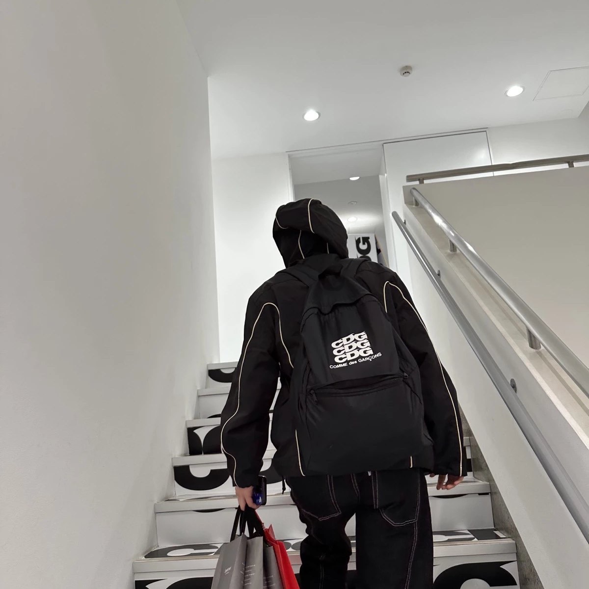 CDG Backpack Black, Diesel J-Hives Windbreaker with Contrast Piping Black 착용 스타일 - 1