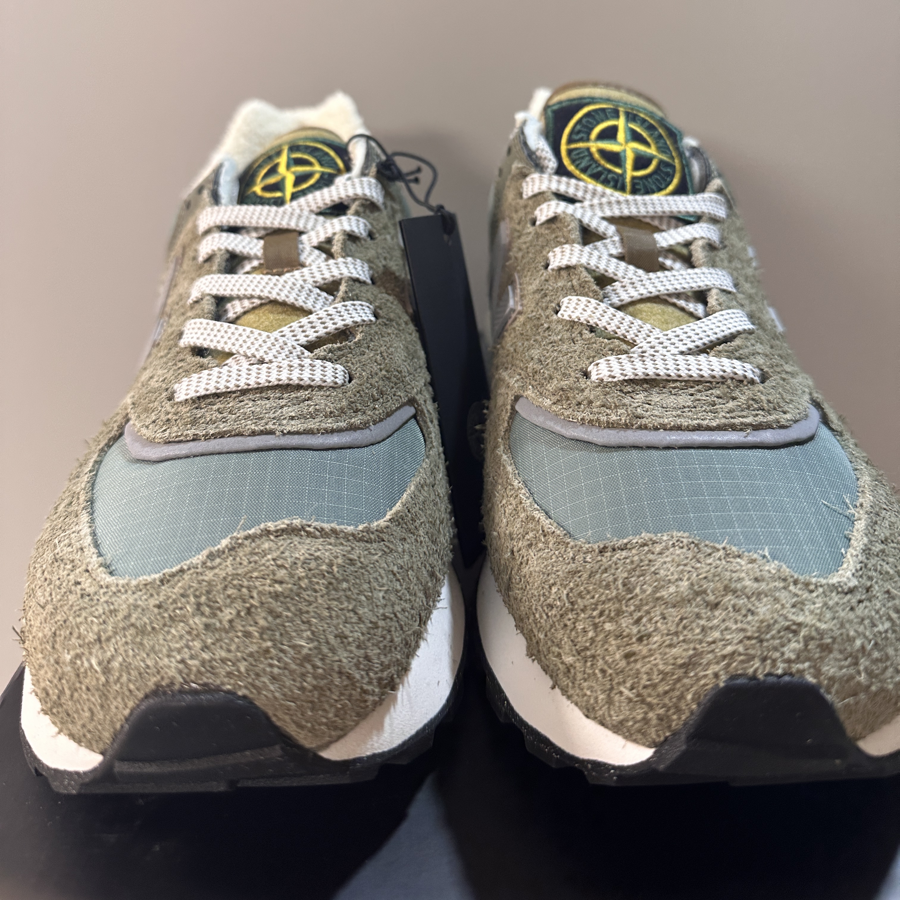 New Balance x Stone Island 574 Legacy Green 착용 스타일 - 2