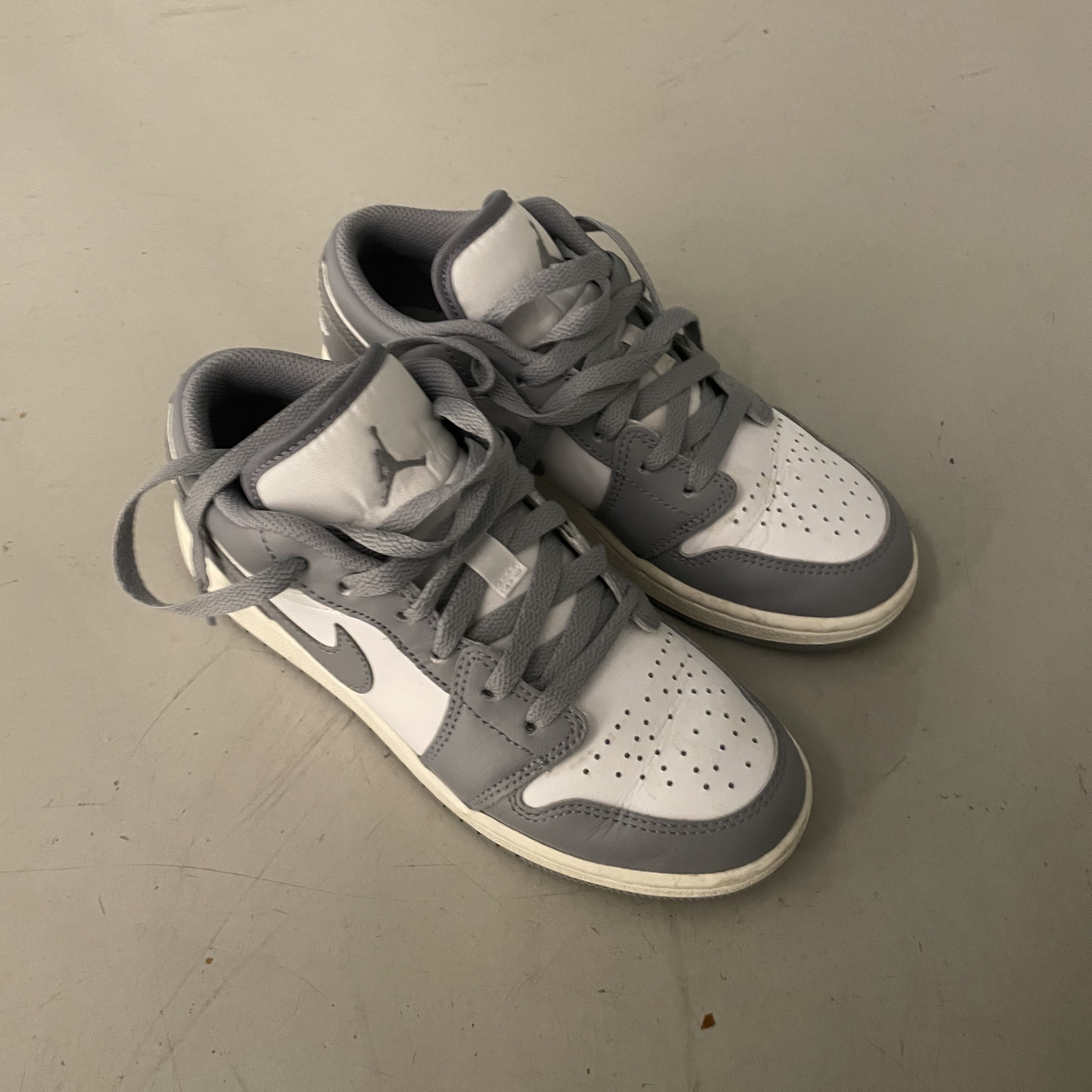 (GS) Jordan 1 Low Stealth and White 착용 스타일