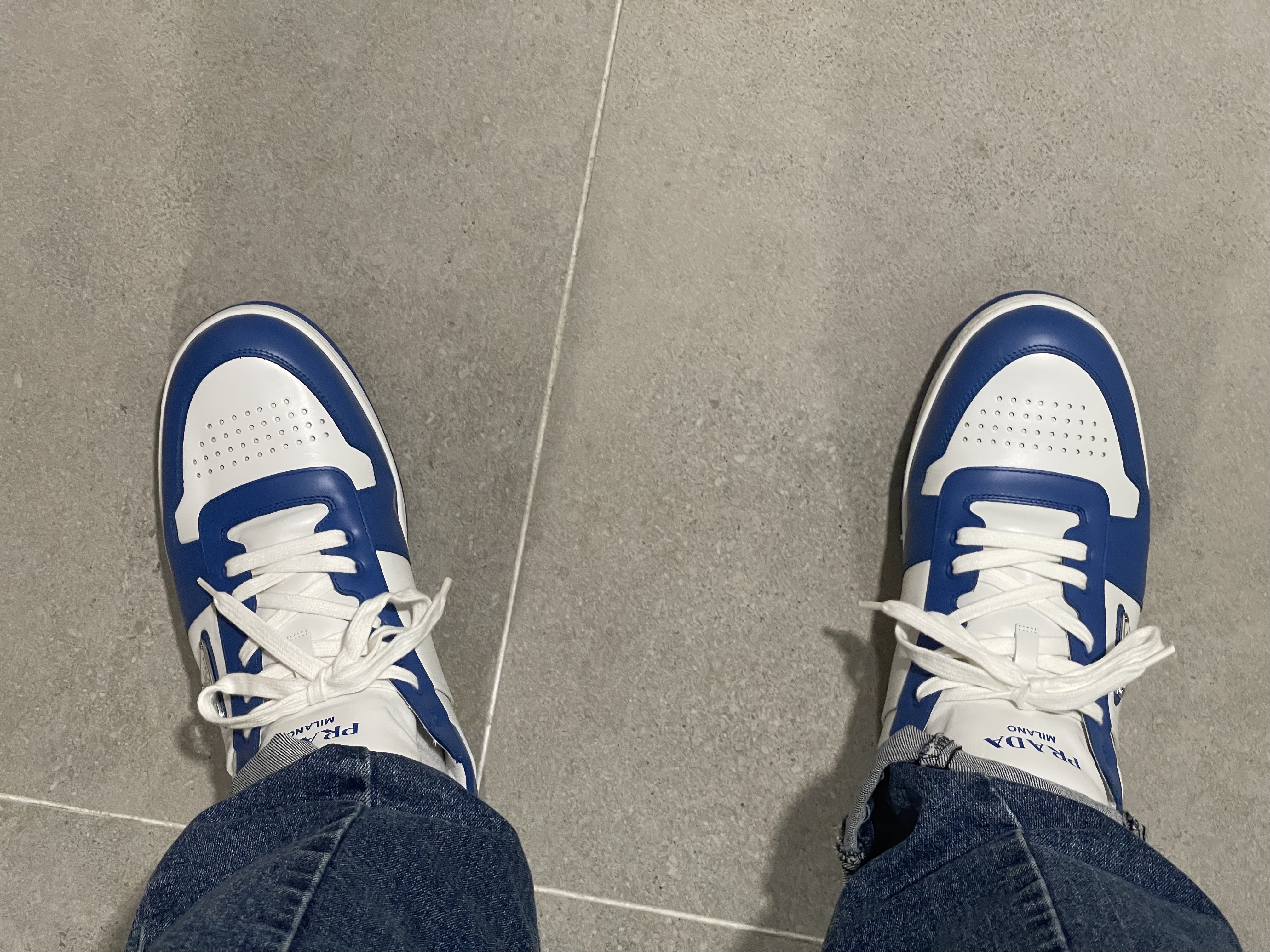 Prada Downtown Leather Sneakers White Cobalt Blue 착용 스타일
