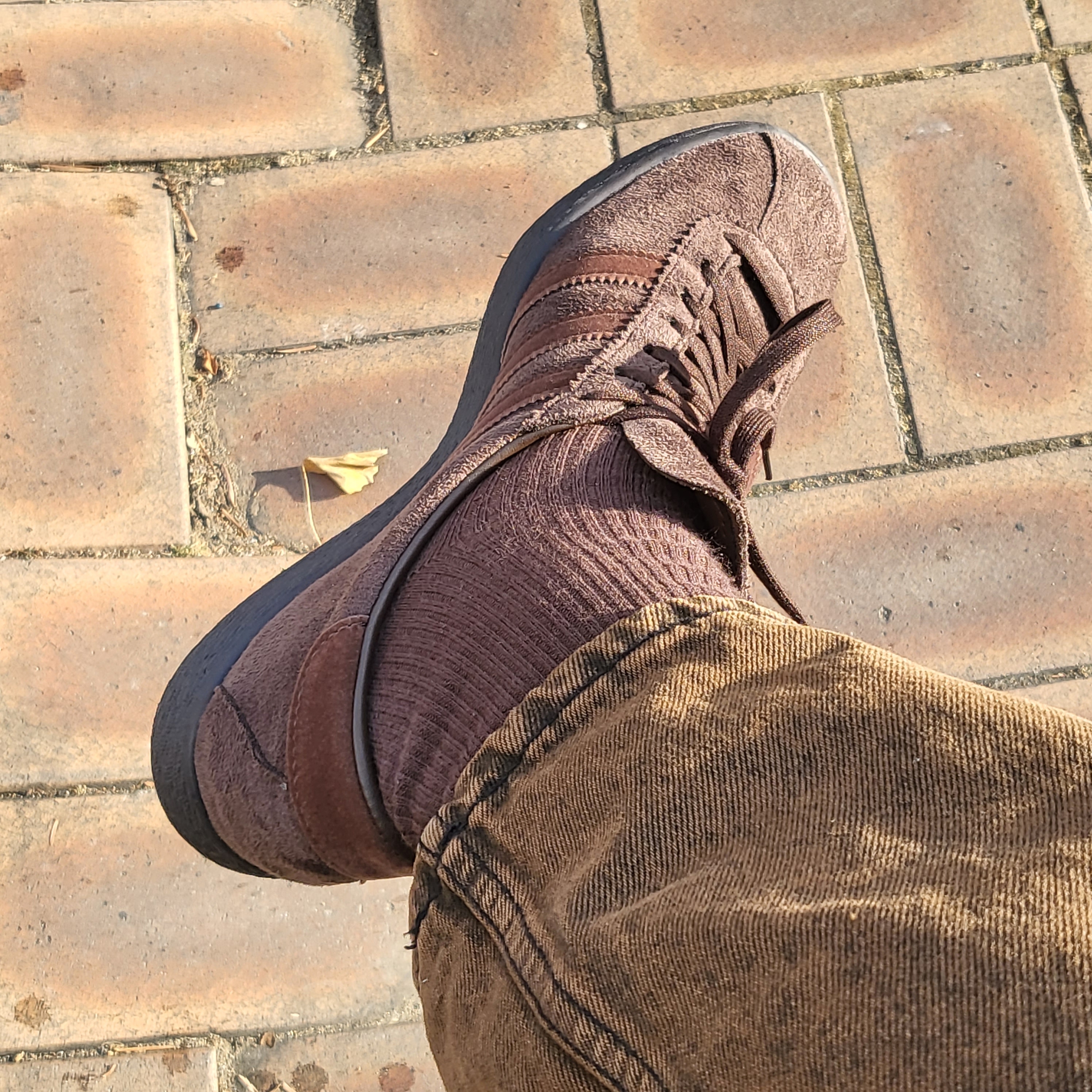 Adidas Tobacco Gruen Dark Brown 착용 스타일