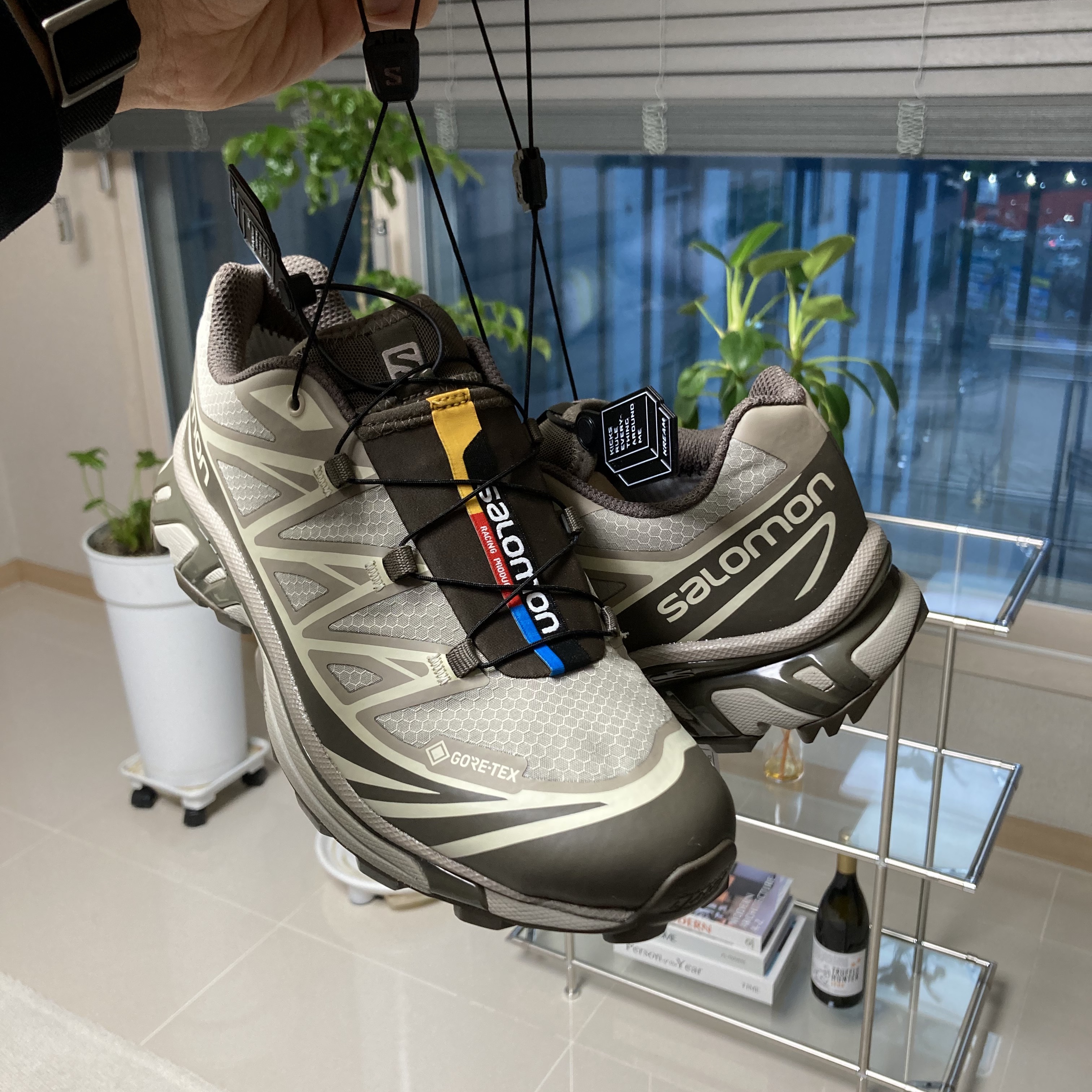 Salomon XT-6 Gore-Tex Vintage Khaki 착용 스타일 - 2