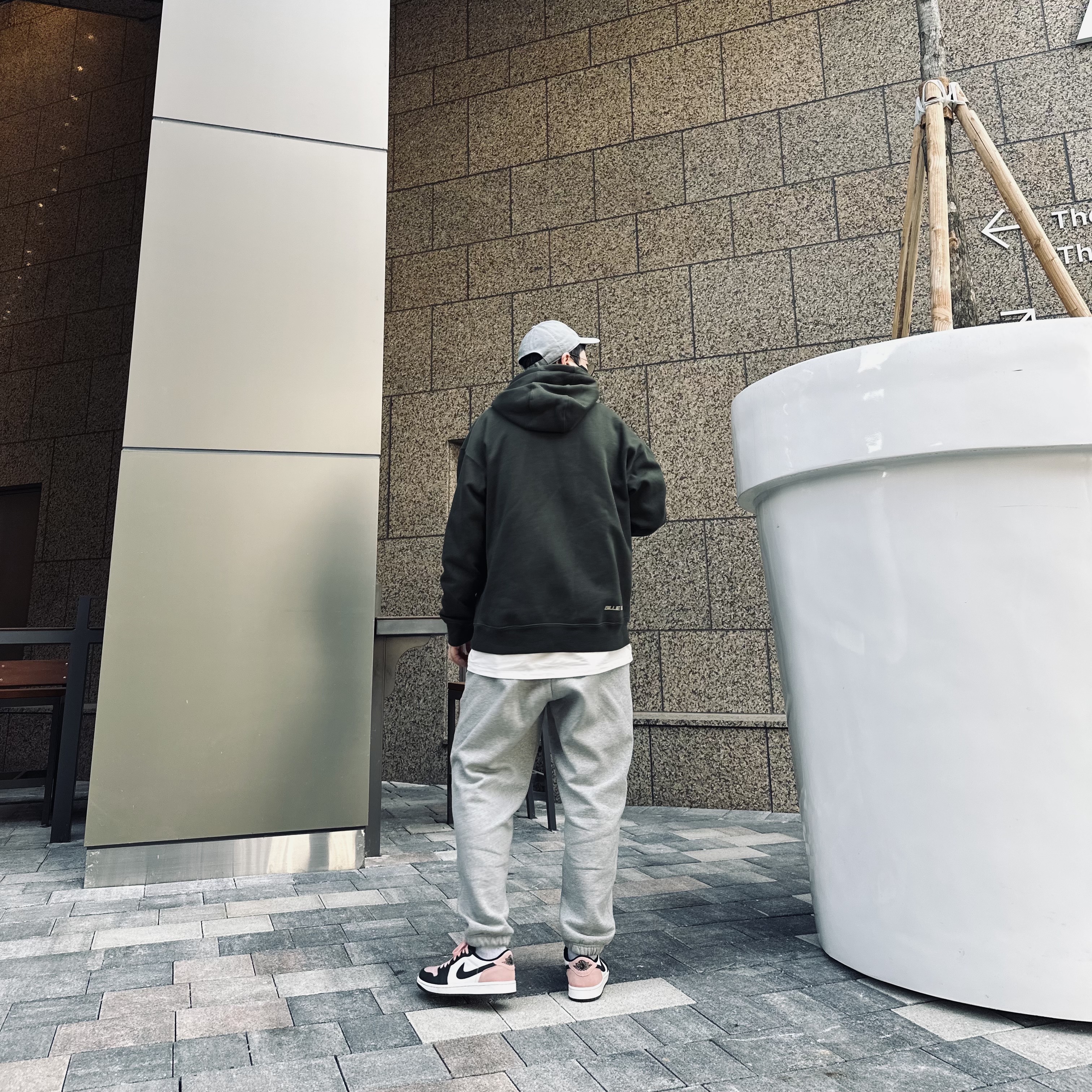 Nike Heritage 86 Futura Washed Cap Particle Grey, Nike x Billie Eilish NRG Fleece Hoodie Sequoia - US/EU 착용 스타일 - 4