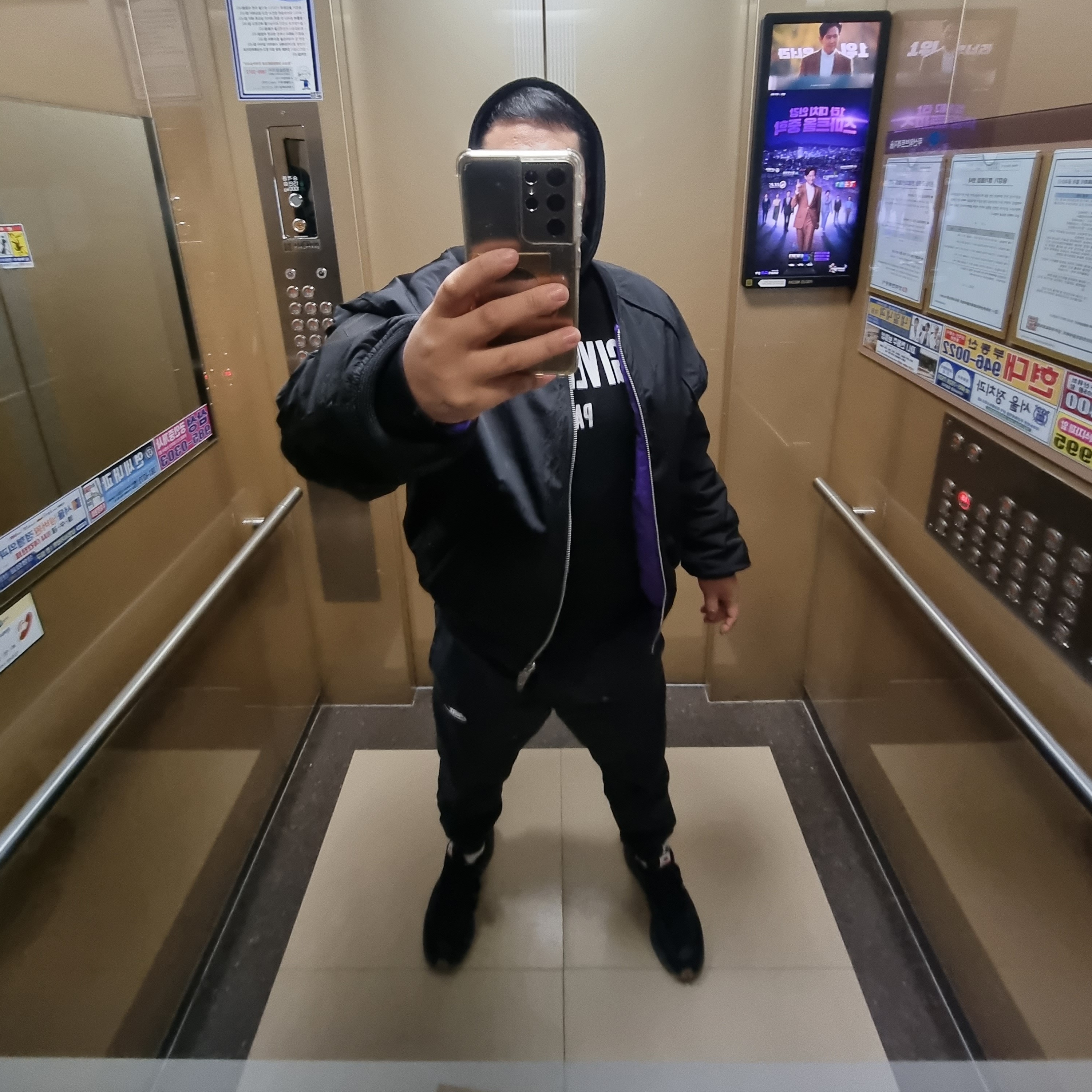 Nike x Sacai VaporWaffle Black and Gum, Juun.J Quilted Reversible MA-1 Jumper Black - 22FW 착용 스타일 - 2