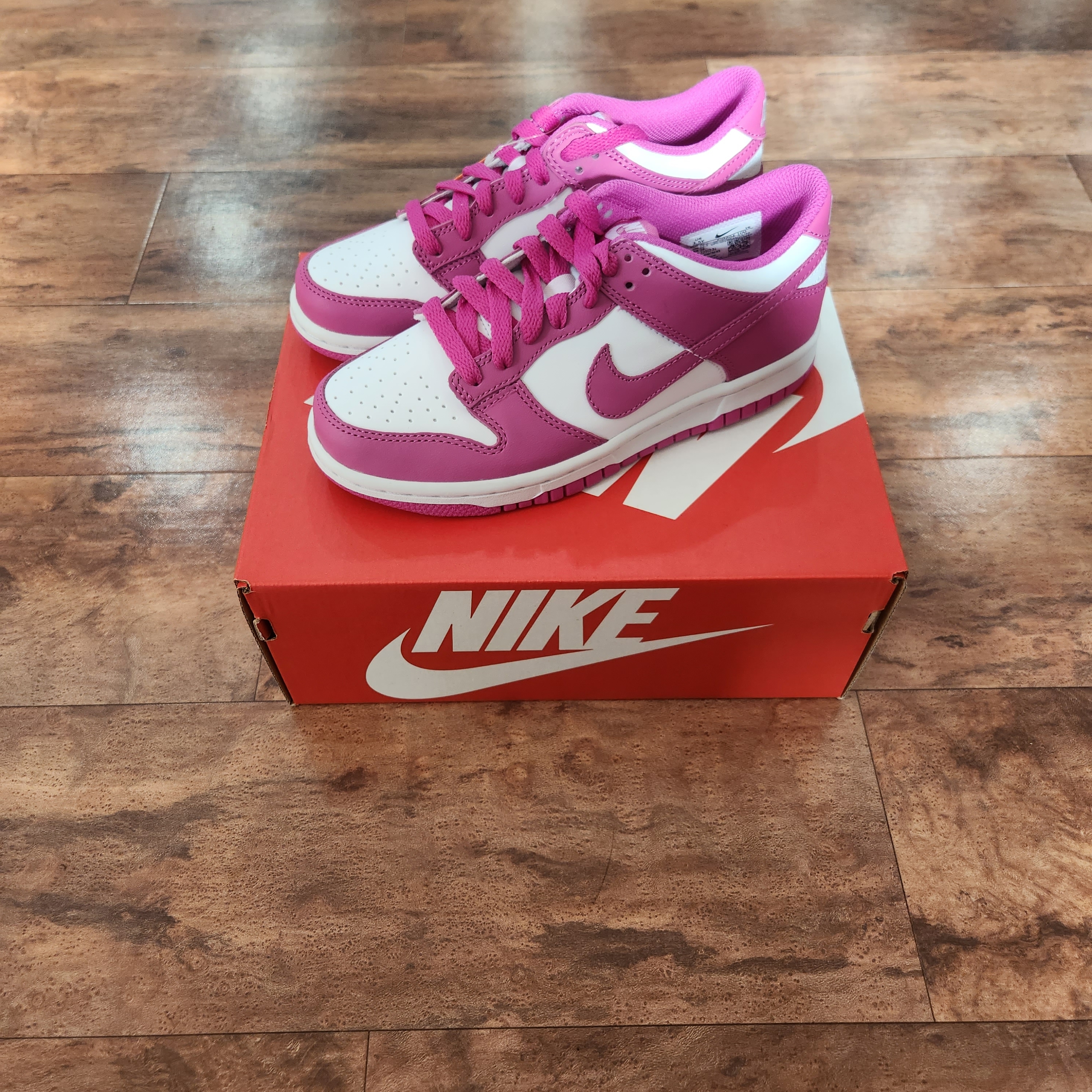 (GS) Nike Dunk Low White Active Fuchsia 착용 스타일