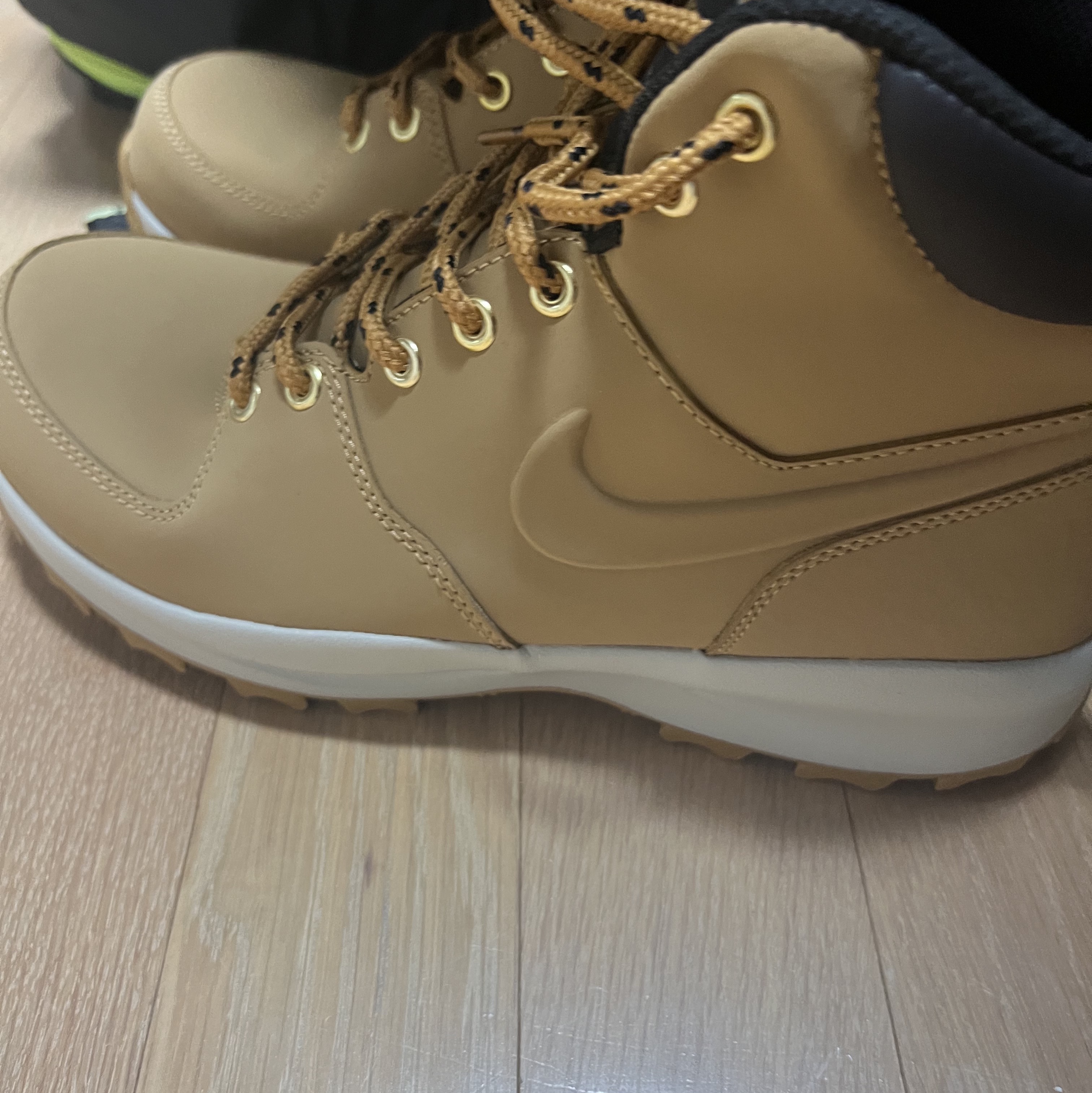 Nike Manoa Leather Haystack 착용 스타일