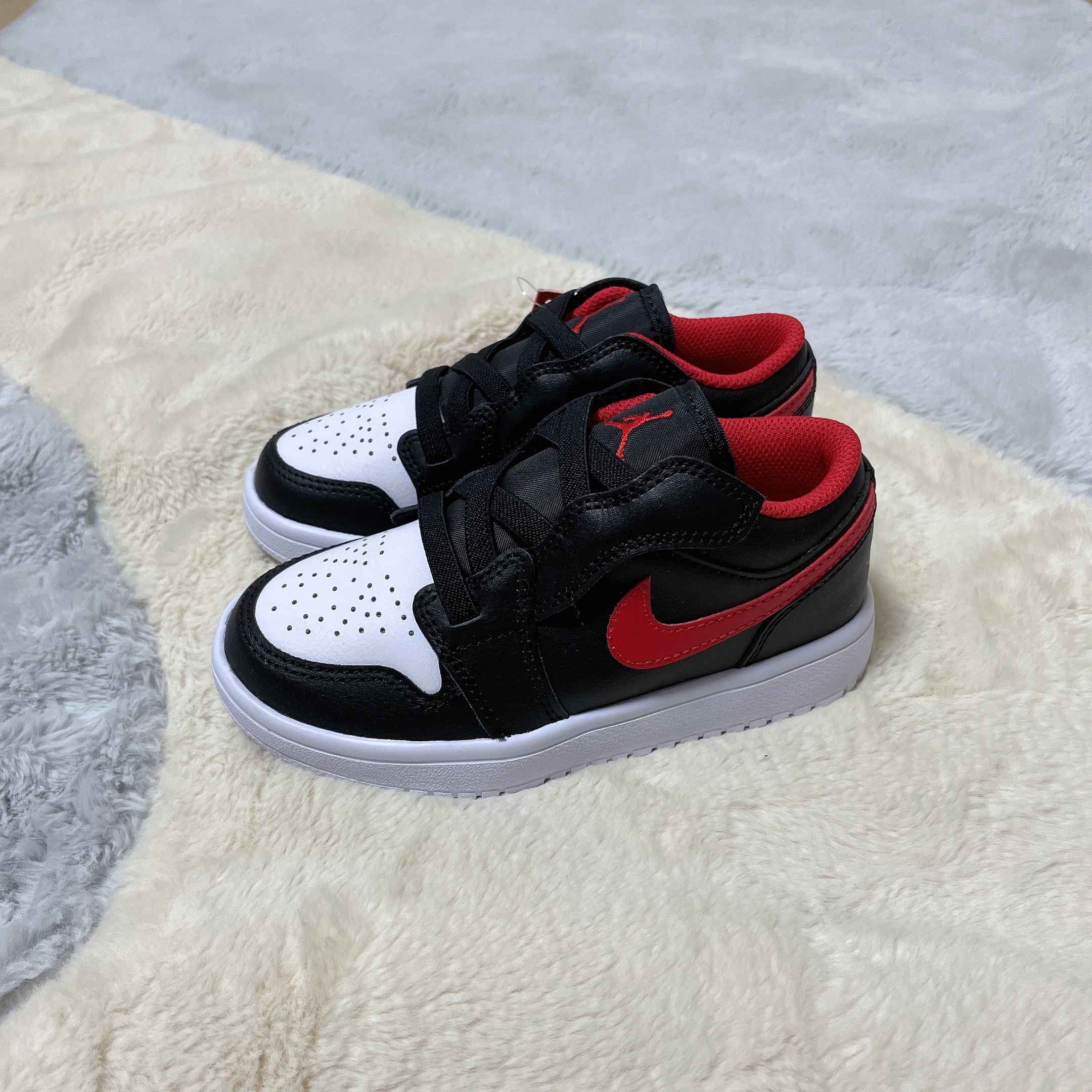 (PS) Jordan 1 Low Alt Black Fire Red 착용 스타일 - 1