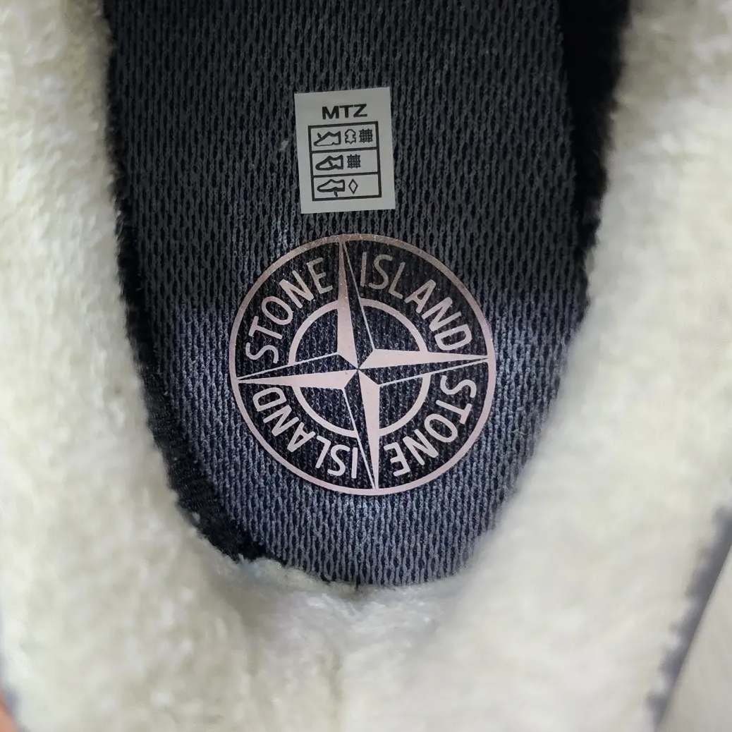 New Balance x Stone Island 574 Legacy Green 착용 스타일 - 4