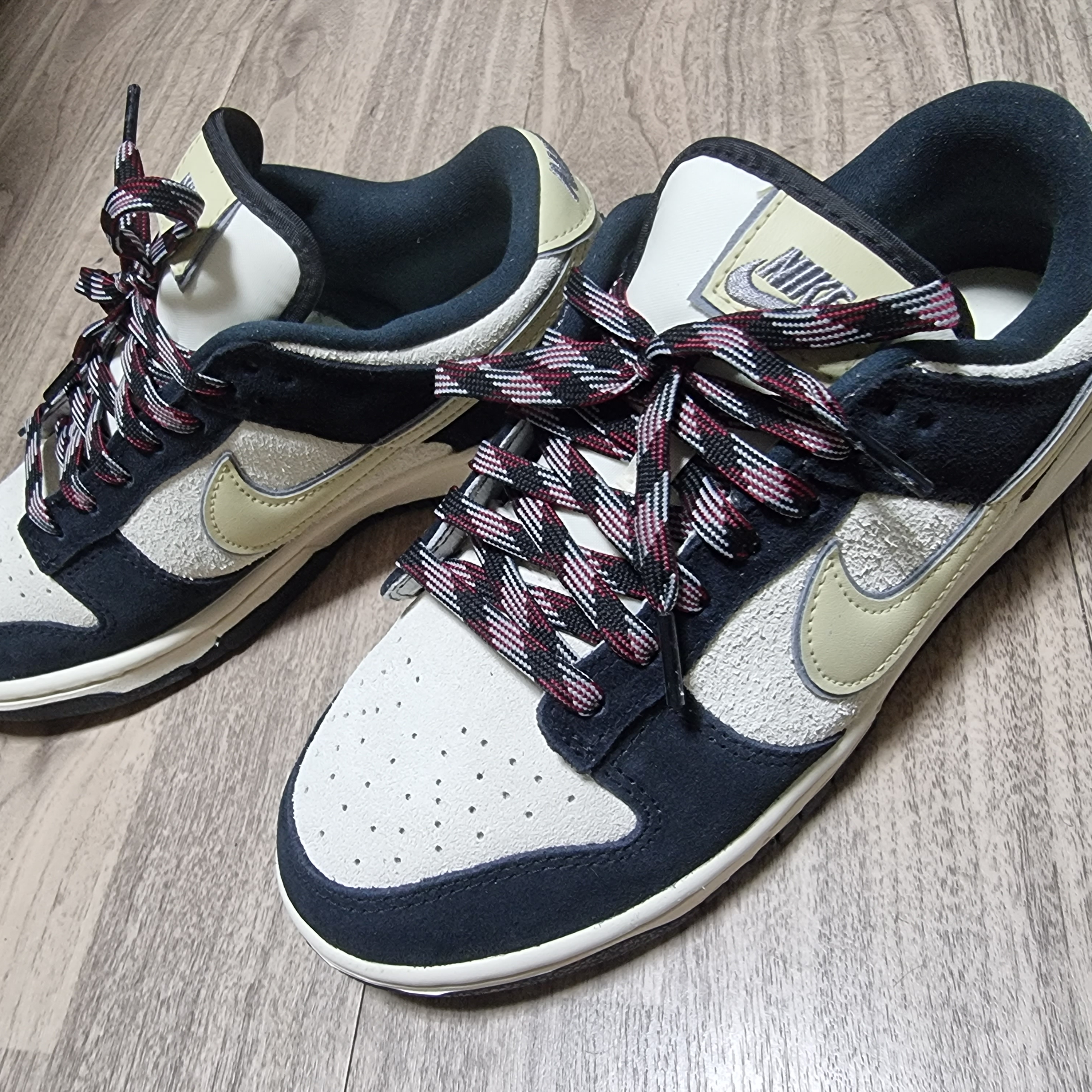 (W) Nike Dunk Low LX Black Suede 착용 스타일