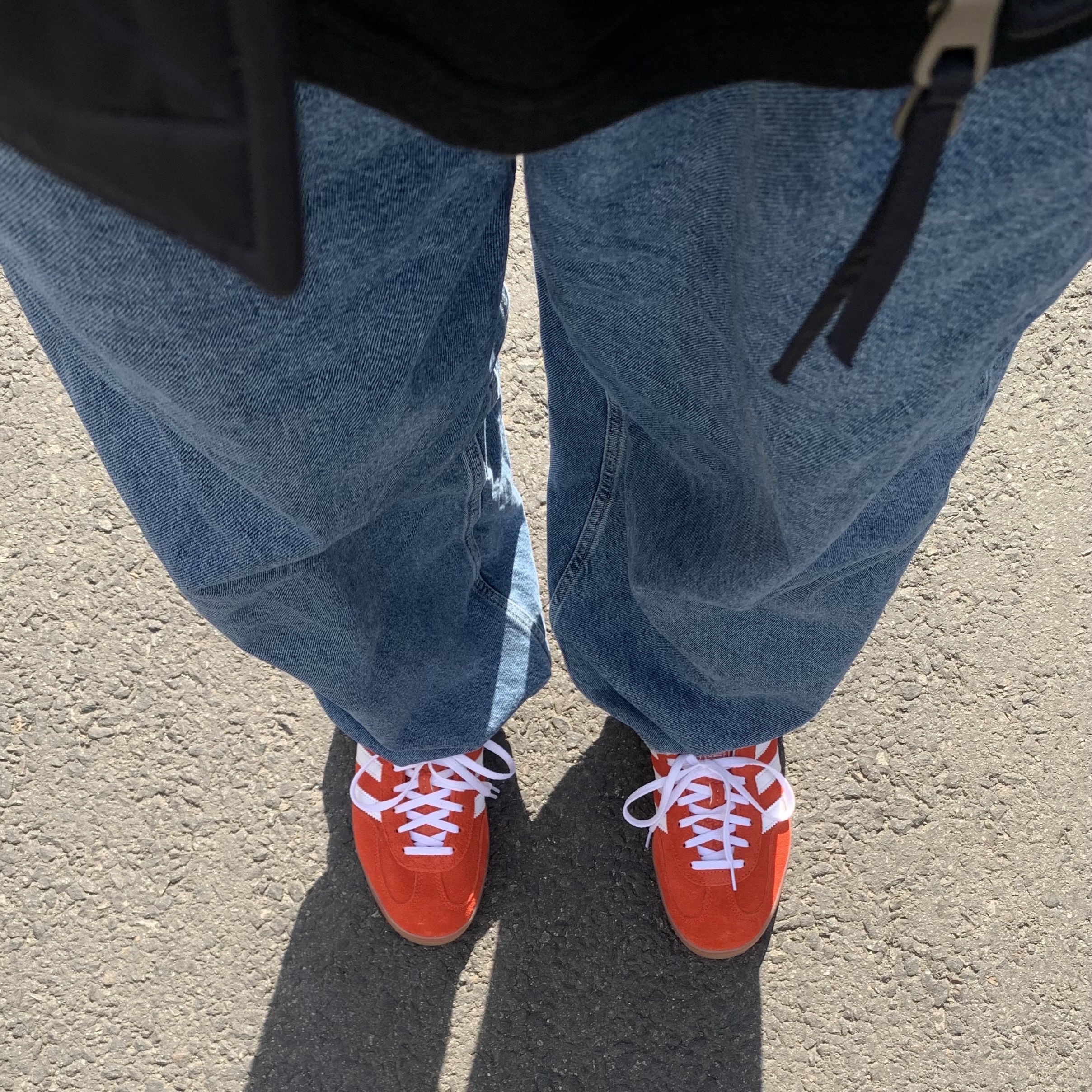 (W) Adidas Gazelle Indoor Bold Orange Cloud White 착용 스타일