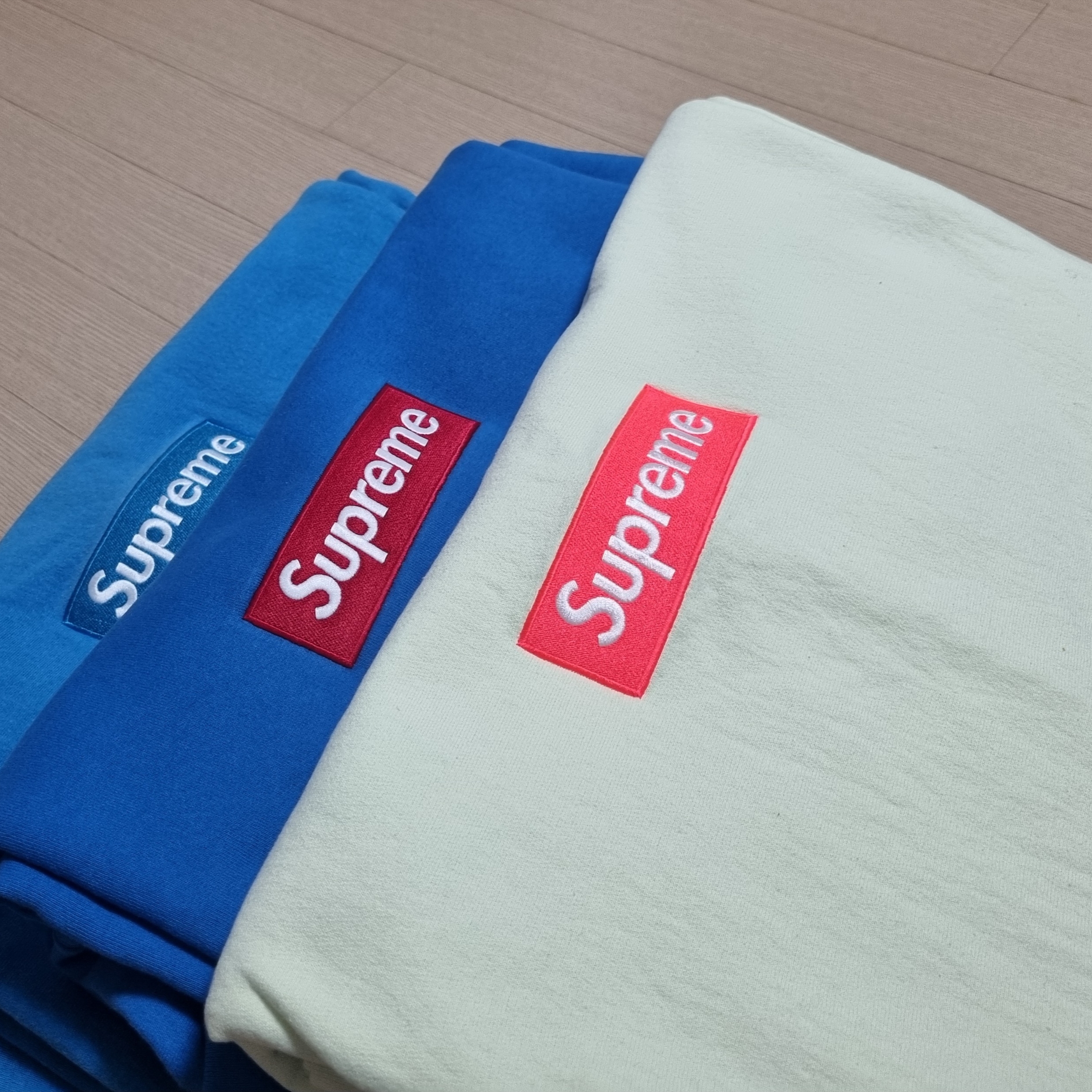 Supreme Box Logo Crewneck Blue - 22FW 착용 스타일 - 3