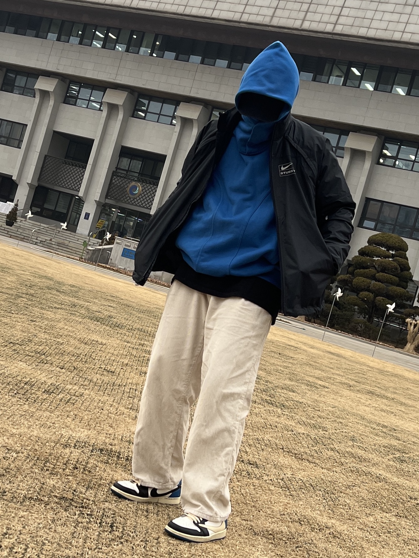 Nike x Stussy NRG FL Storm-Fit Jacket Black (DO5304-010), Jordan 1 x Travis Scott x Fragment Retro Low OG SP Military Blue 착용 스타일 - 3