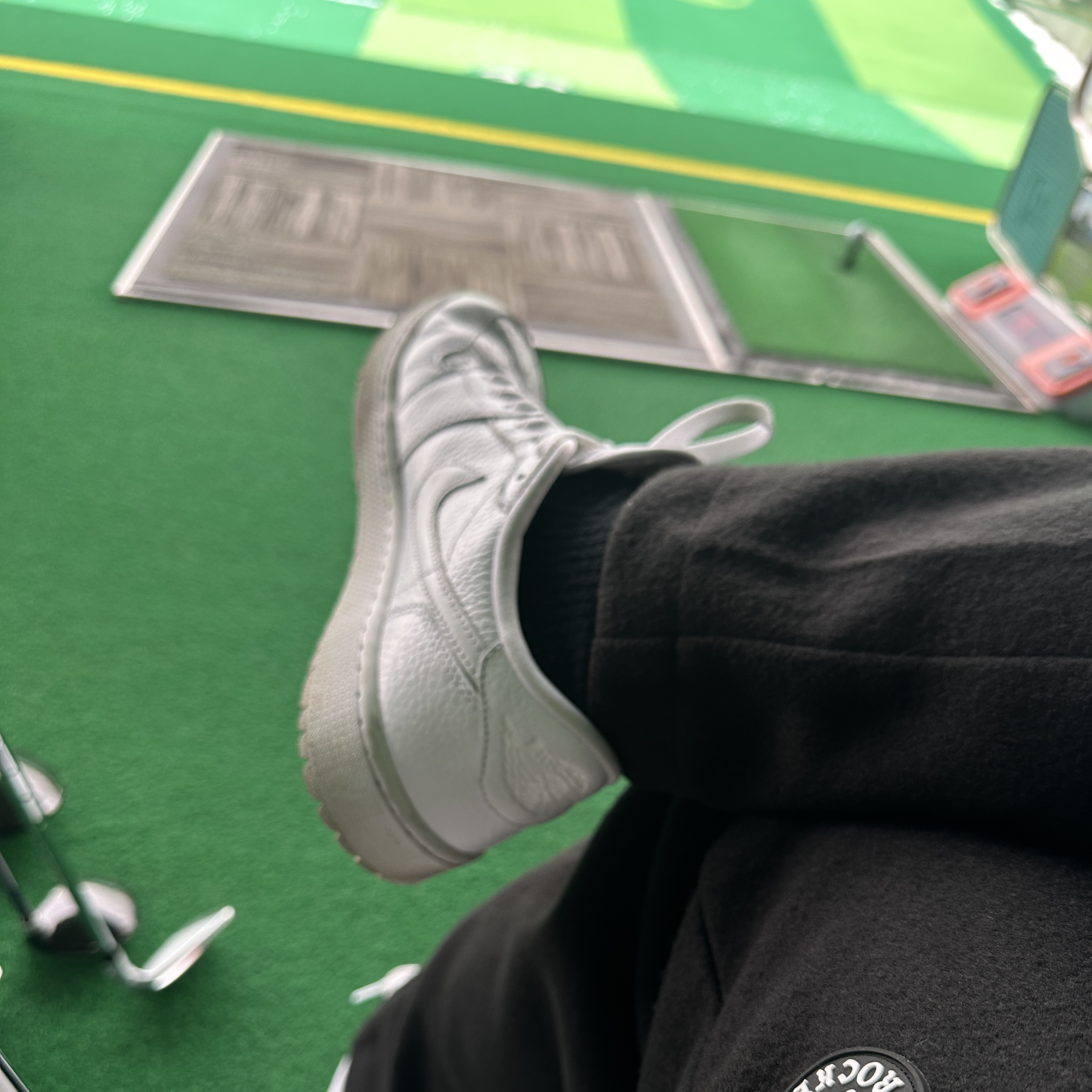 Jordan 1 Low Golf Triple White 착용 스타일 - 1