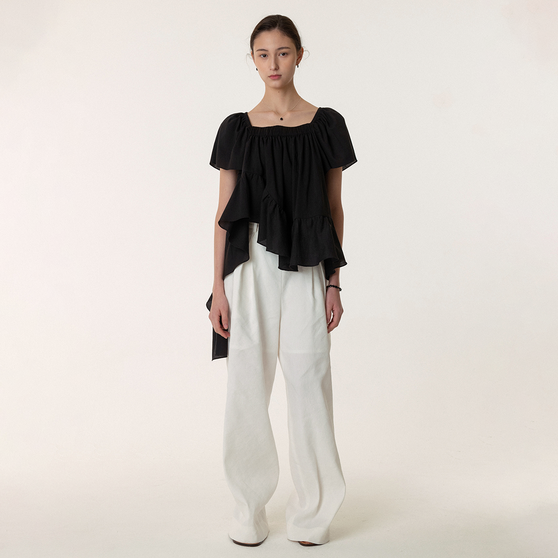 킨더살몬 우먼 스퀘어 넥 러플 블라우스 블랙(Kindersalmon Women Square Neck Ruffle Blouse Black) - 3