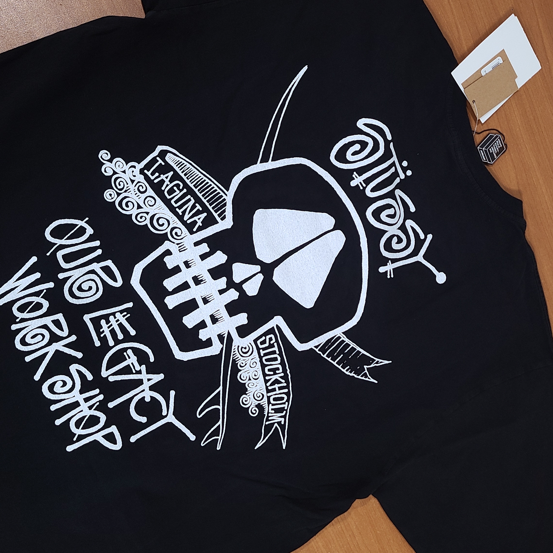 Stussy x Our Legacy Work Shop Surf Skull Pigment Dyed T-Shirt Black 착용 스타일 - 1