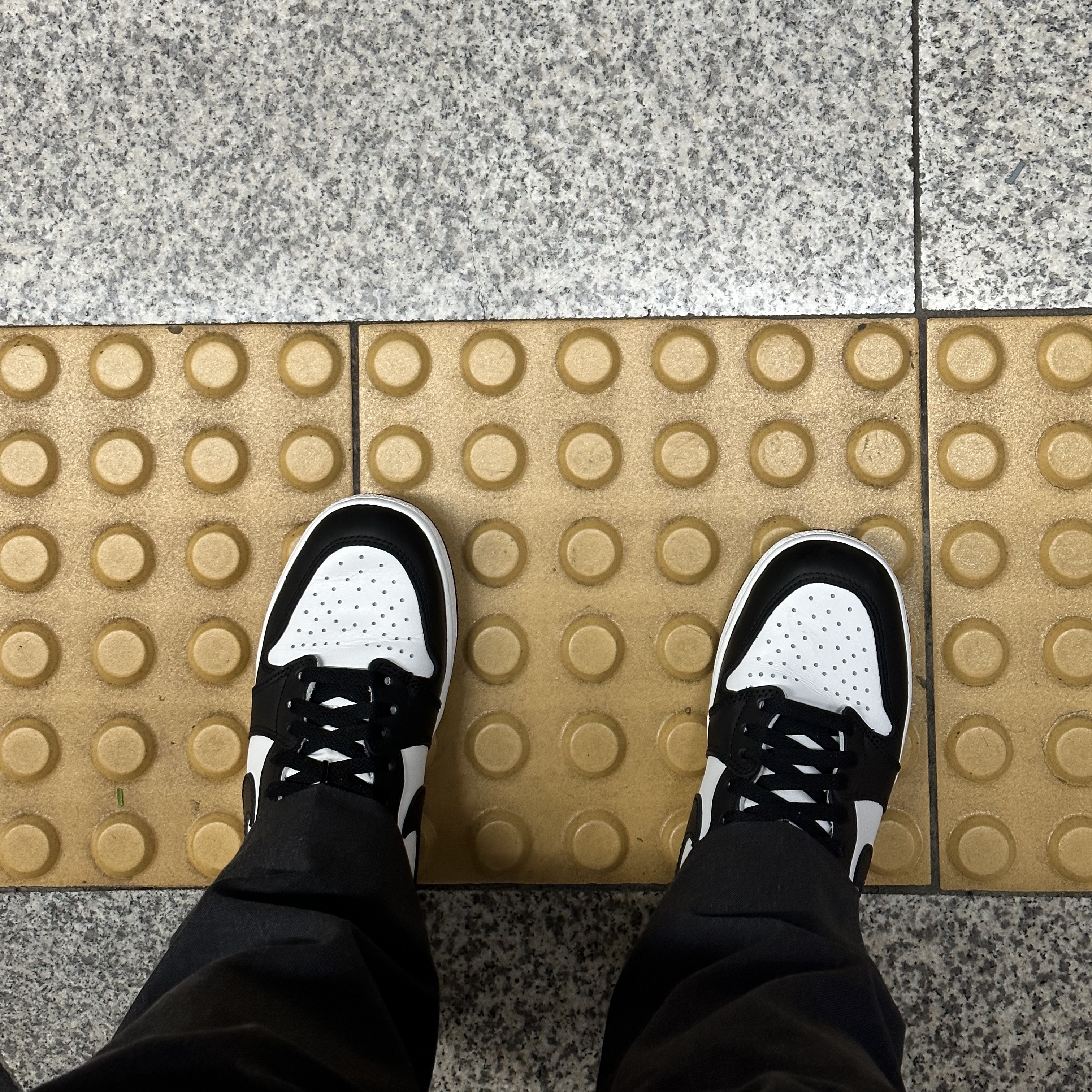 Jordan 1 High 85 Black White 착용 스타일
