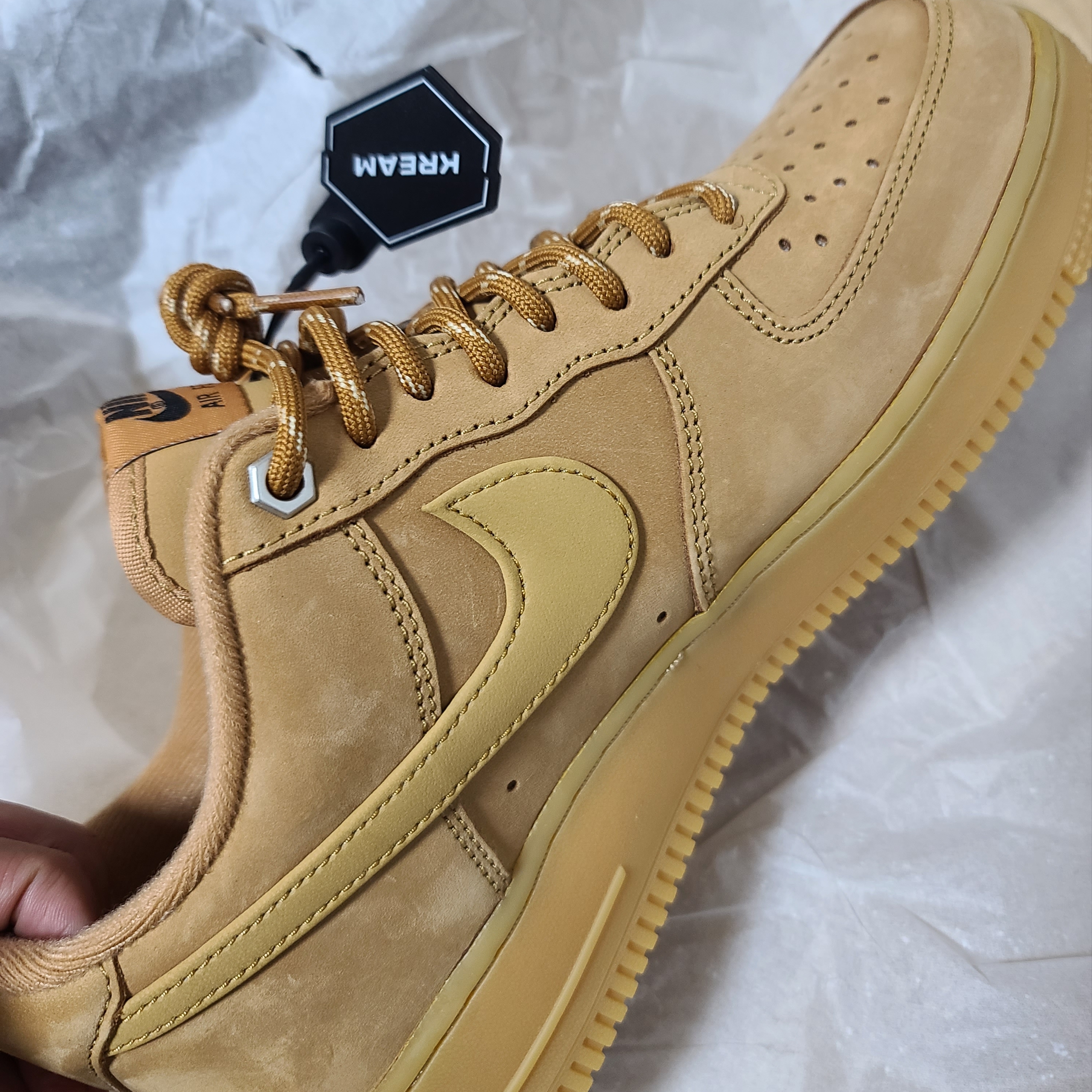 Nike Air Force 1 '07 WB Flax 착용 스타일