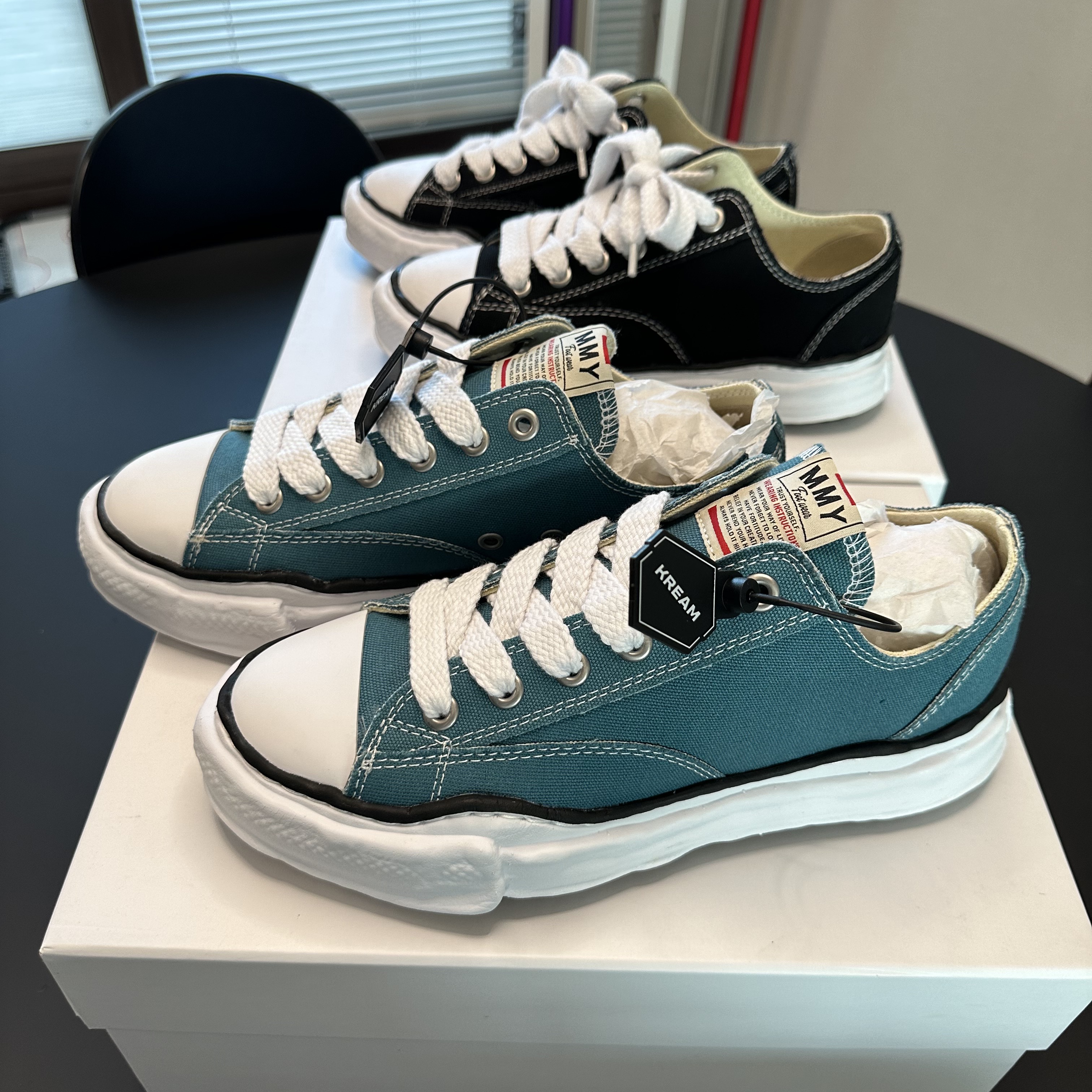 Maison Mihara Yasuhiro Peterson OG Sole Canvas Low Sneakers Blue 착용 스타일