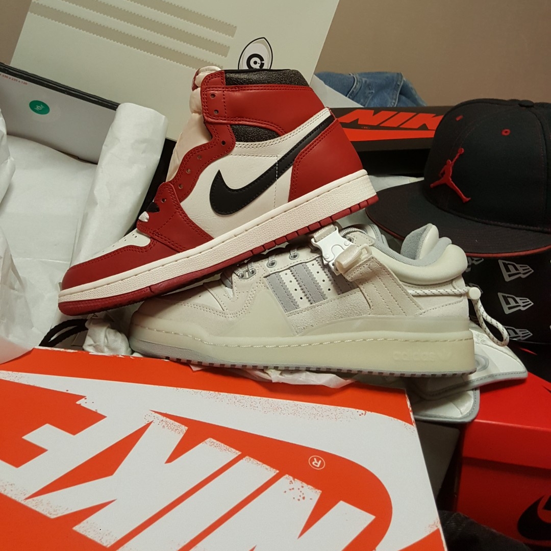 Jordan 1 Retro High OG Chicago 2022, (W) Jordan 1 Low OG Neutral Grey 착용 스타일 - 3