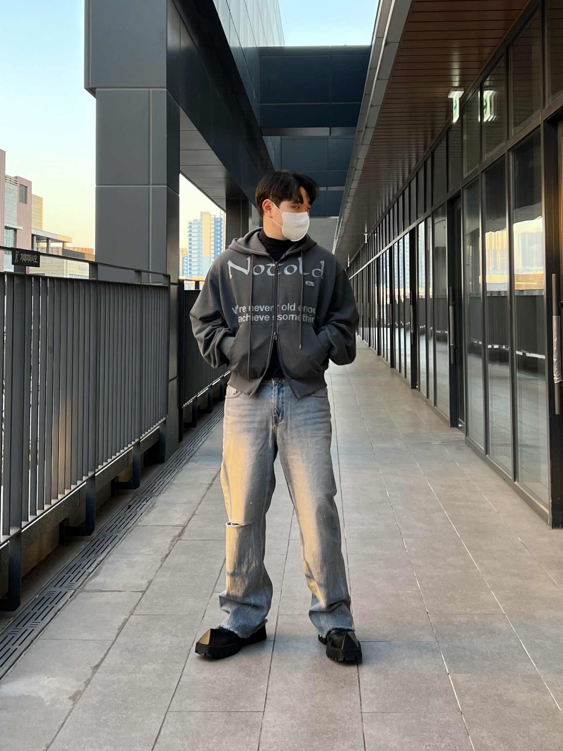 Balenciaga Rhino Derby Shoes Black 착용 스타일