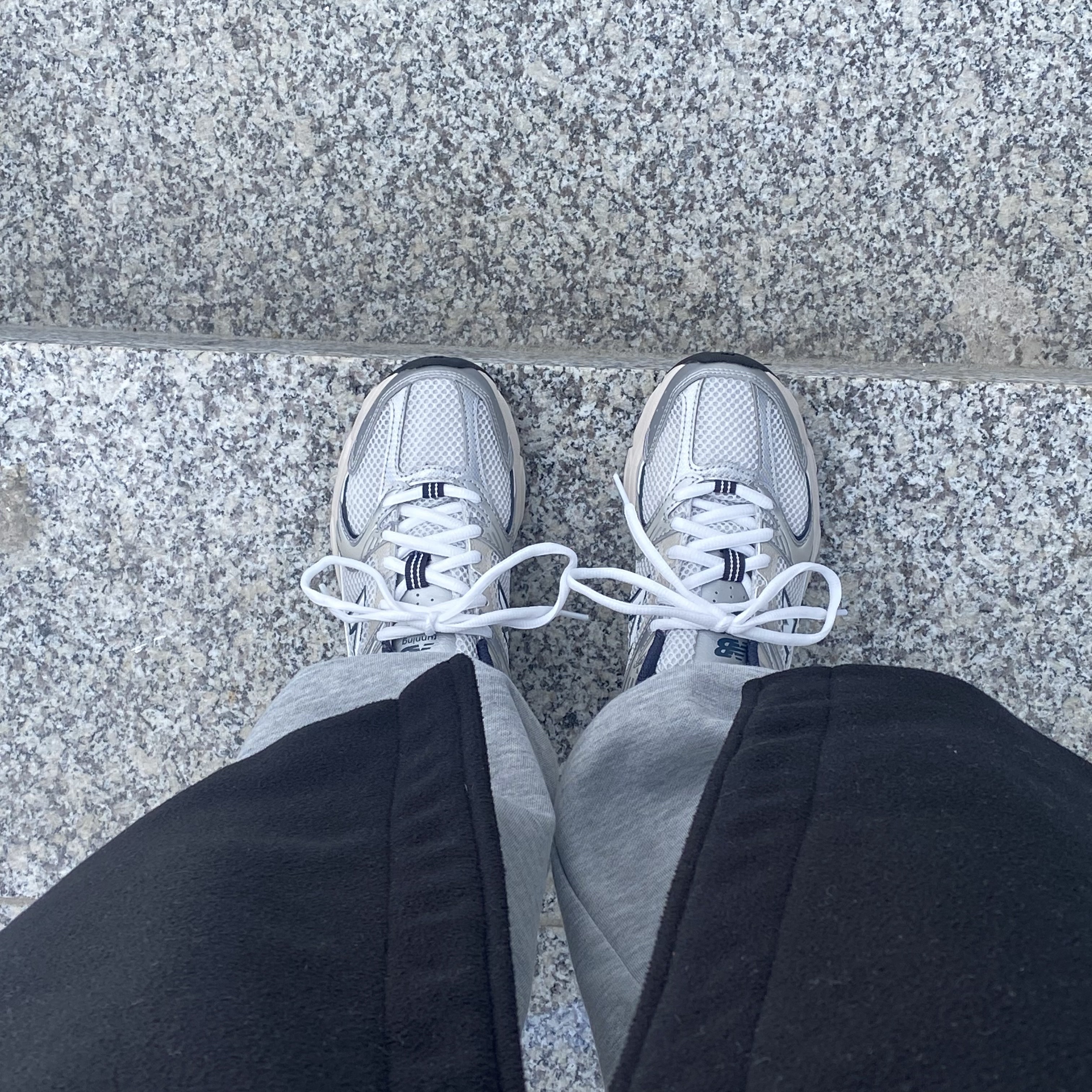 New Balance 530 Steel Grey 착용 스타일 - 1