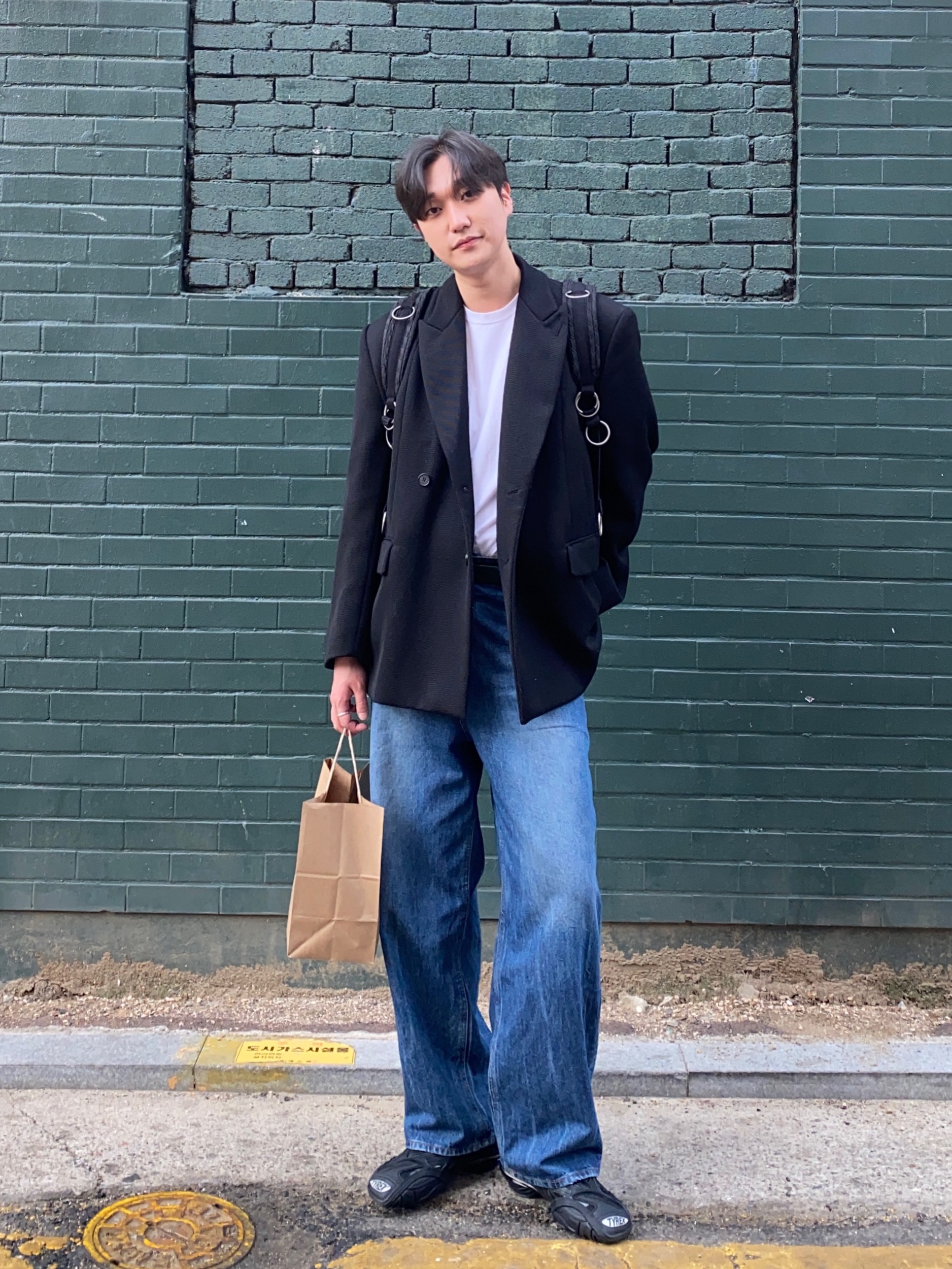 Balenciaga Tyrex Sneakers Black 착용 스타일 - 1