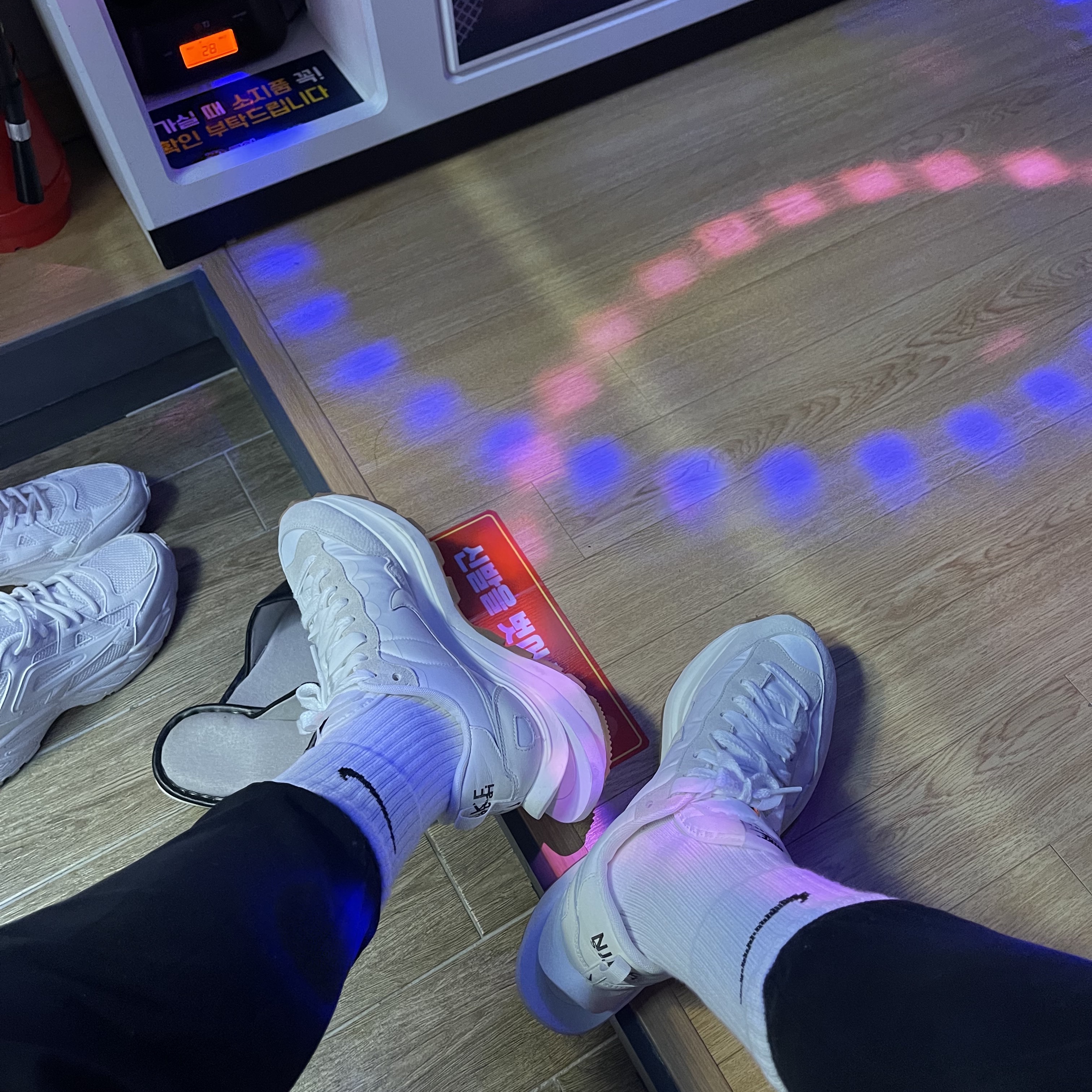 Nike x Sacai VaporWaffle White and Gum 착용 스타일