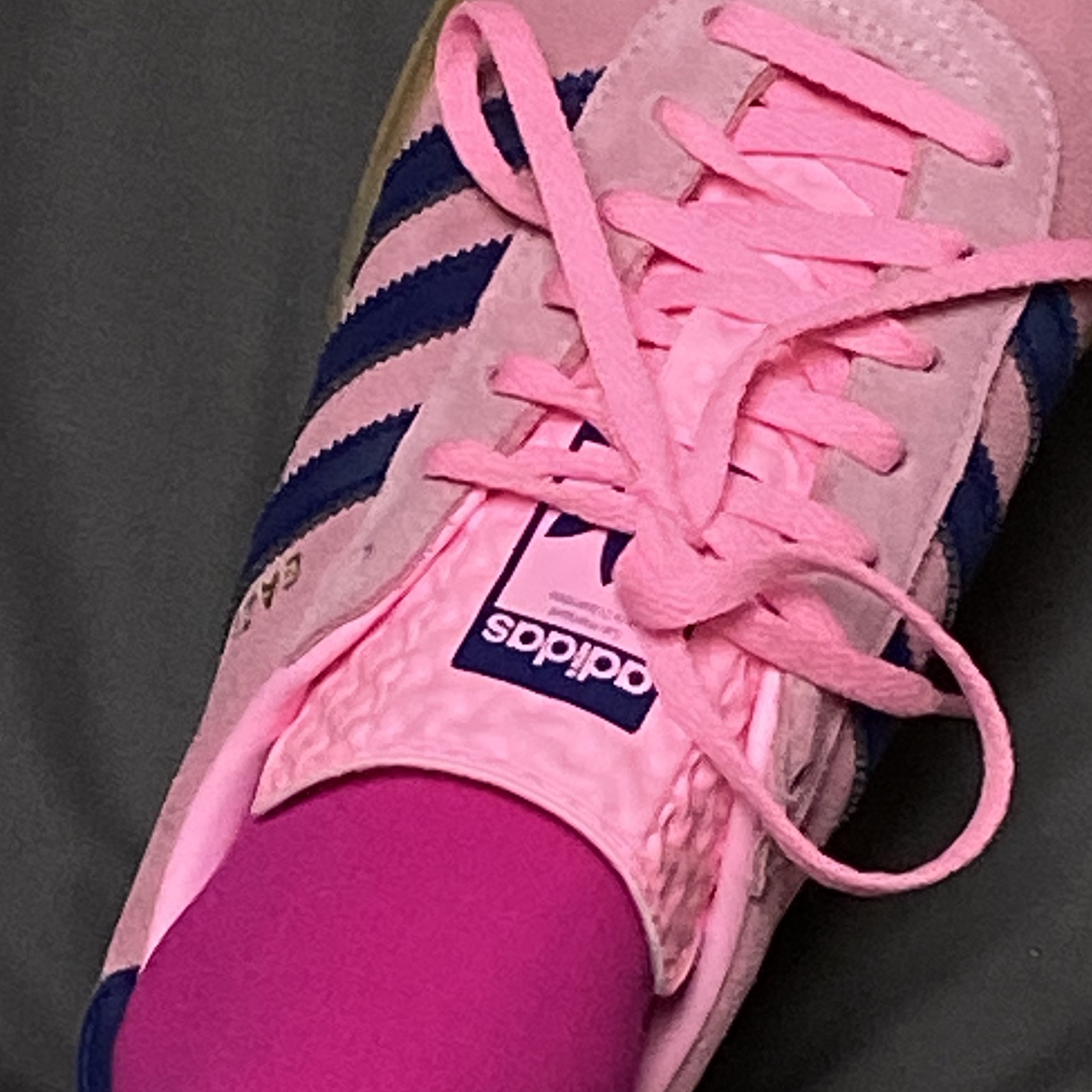 (W) Adidas Gazelle Bold Pink Glow Victory Blue 착용 스타일 - 2