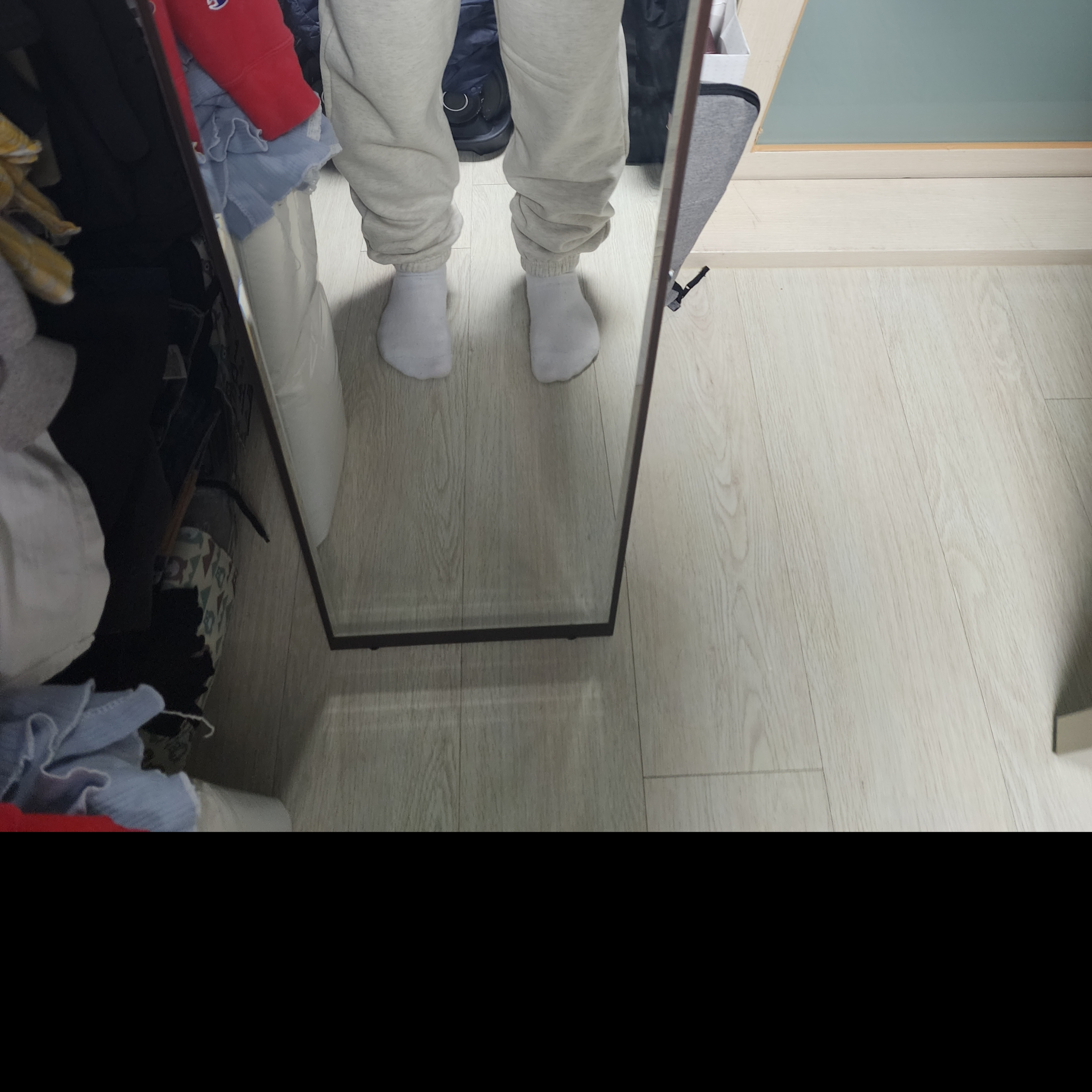 IAB Studio Sweatpants Oatmeal Burgundy - 23SS 착용 스타일 - 2