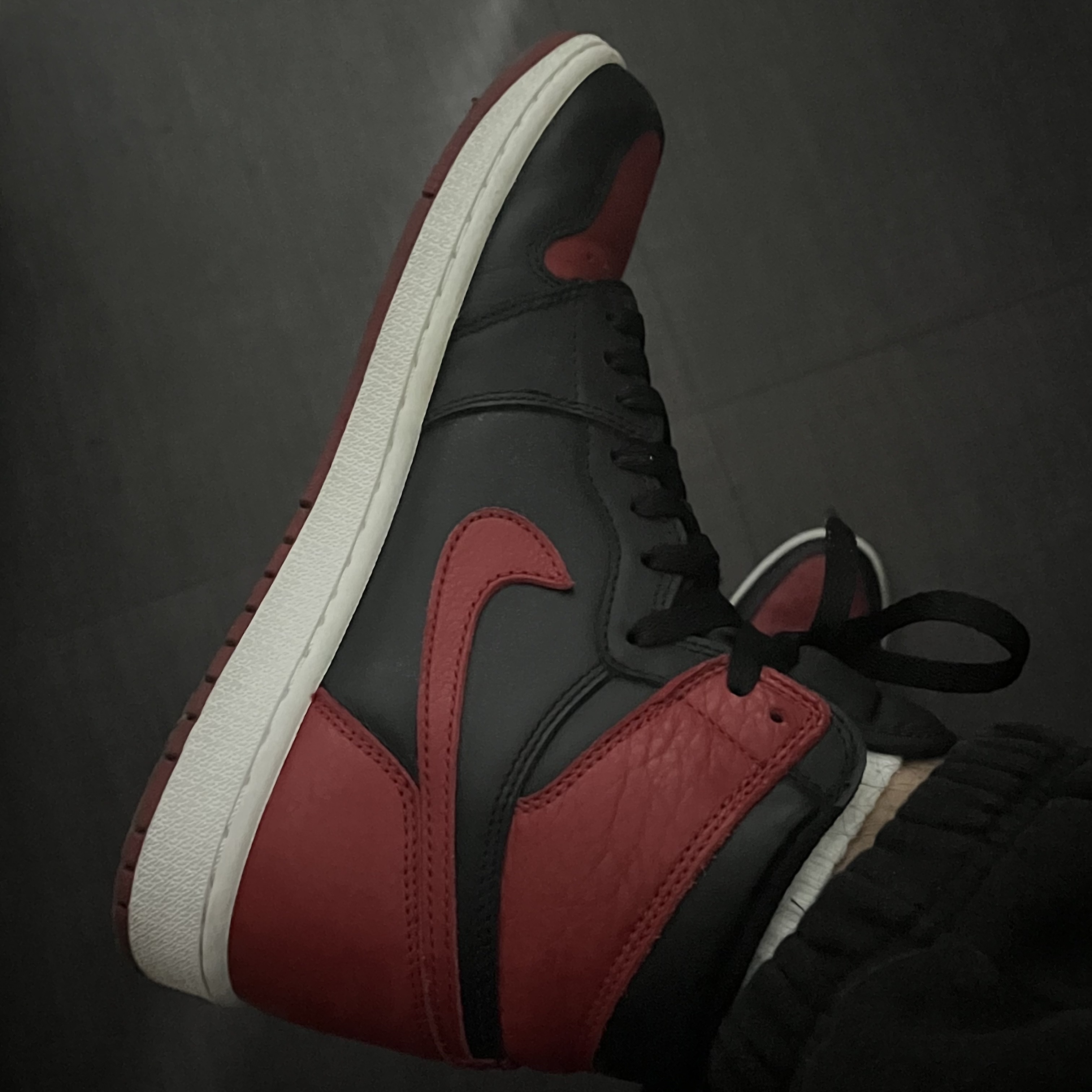 Jordan 1 Retro High OG Bred Banned 2016 착용 스타일 - 2