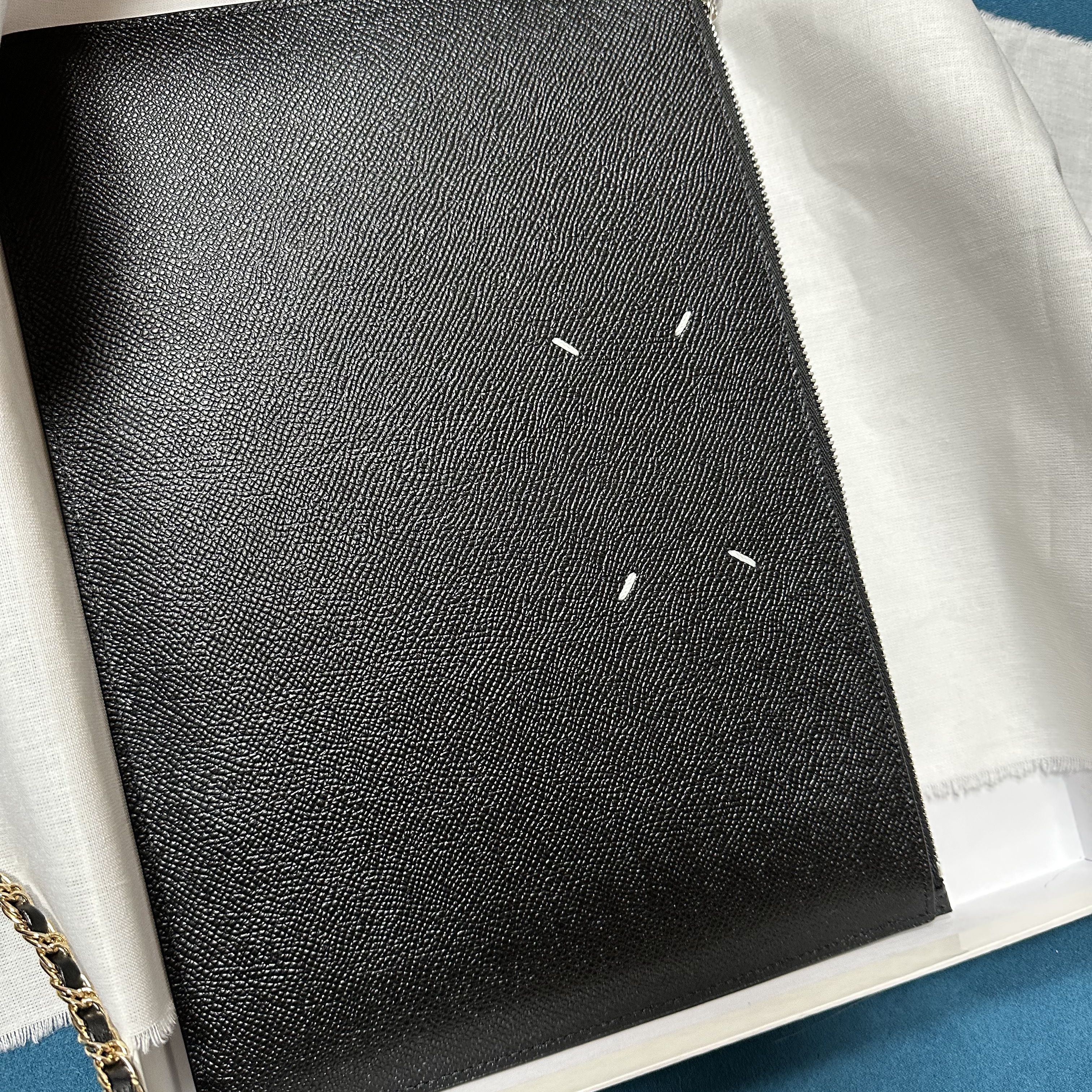 Maison Margiela Bovine Leather Large Pouch Black 착용 스타일 - 3