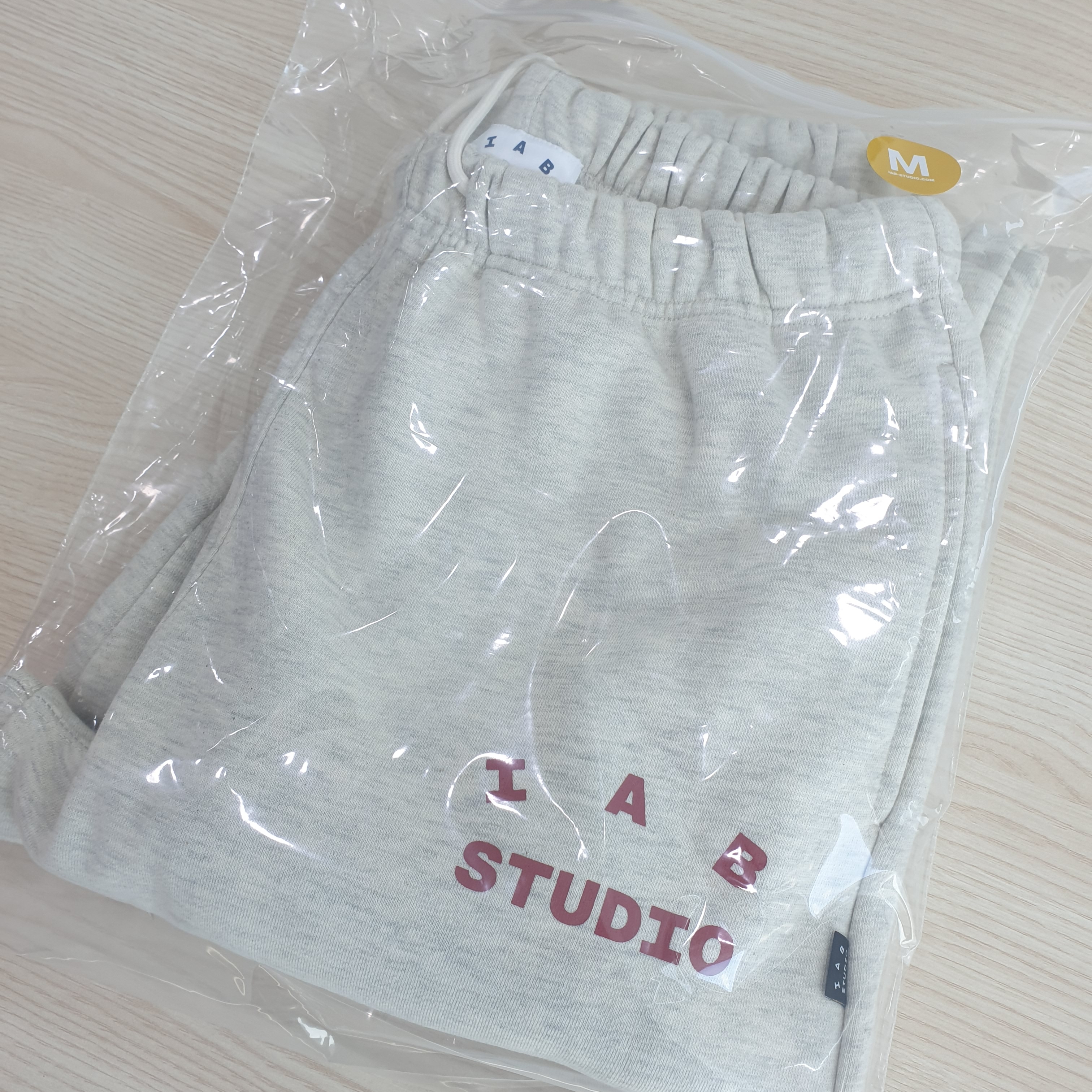 IAB Studio Sweatpants Oatmeal Burgundy - 23SS 착용 스타일