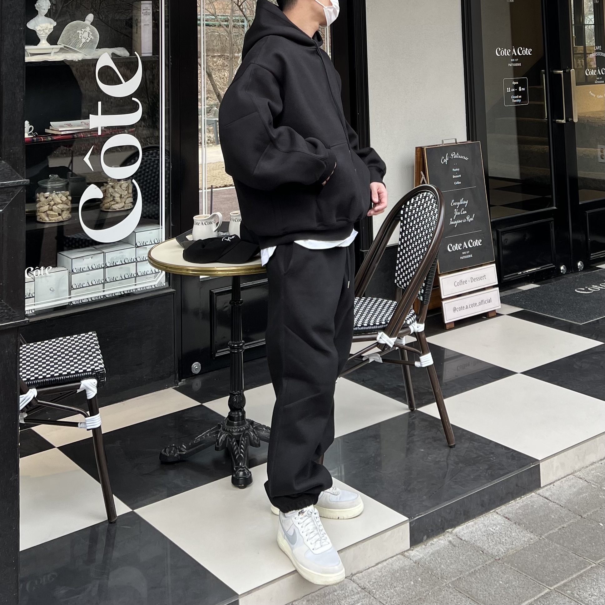 Nike Air Force 1 '07 LV8 Photon Dust and Sail 착용 스타일 - 2