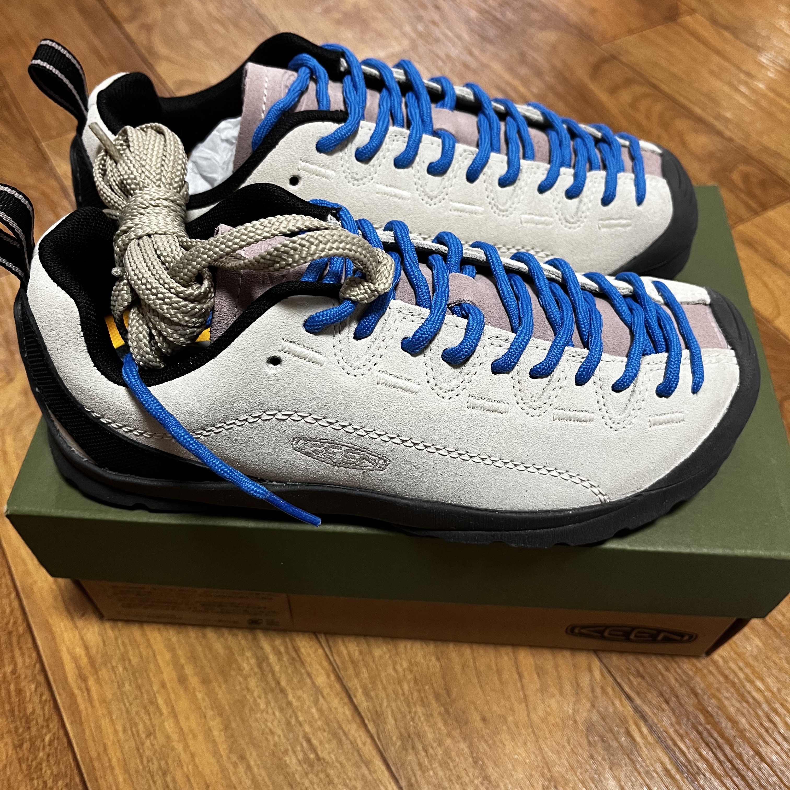 (W) Keen Jasper Suede Sneakers Birch Fawn 착용 스타일