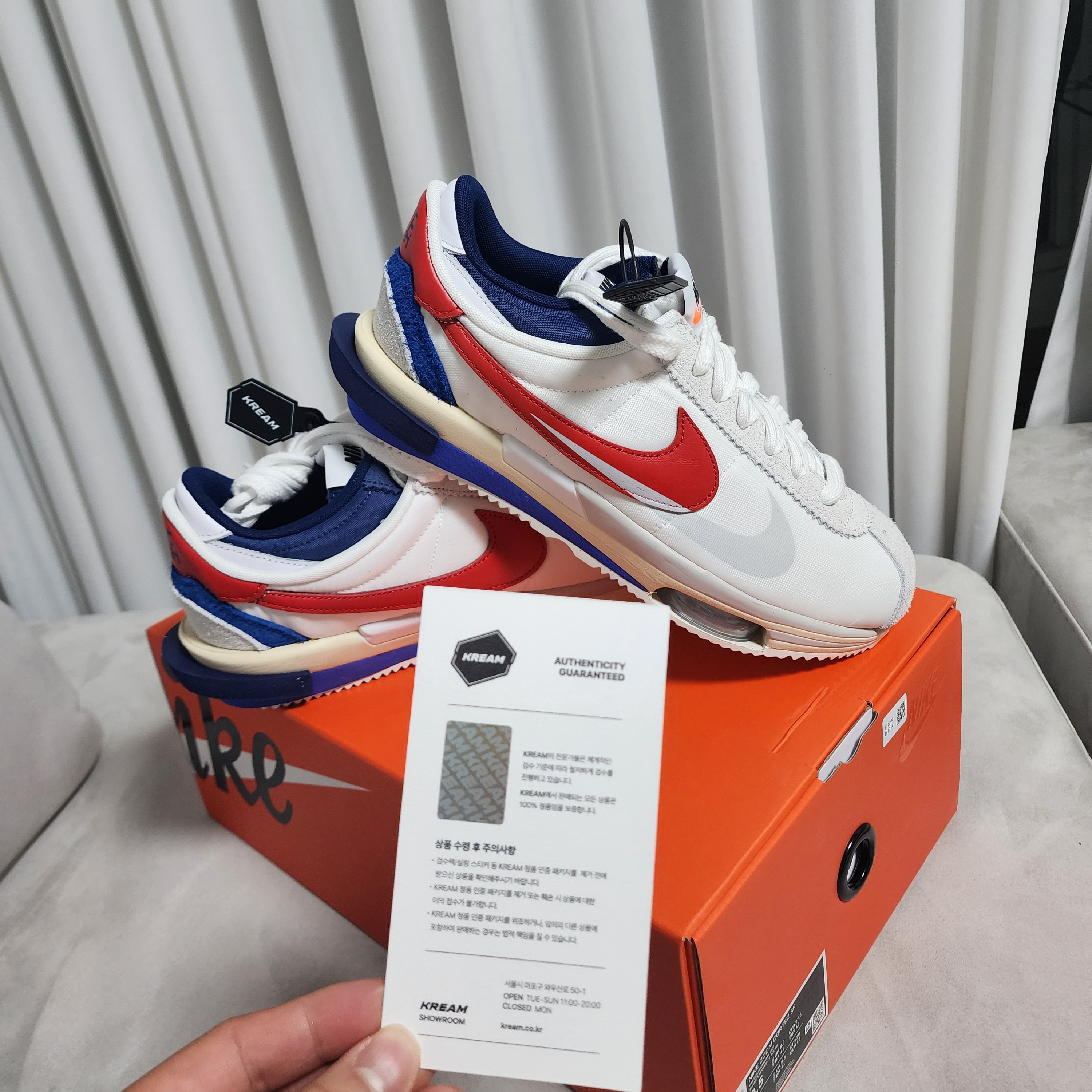 Nike x Sacai Zoom Cortez SP White and University Red 착용 스타일
