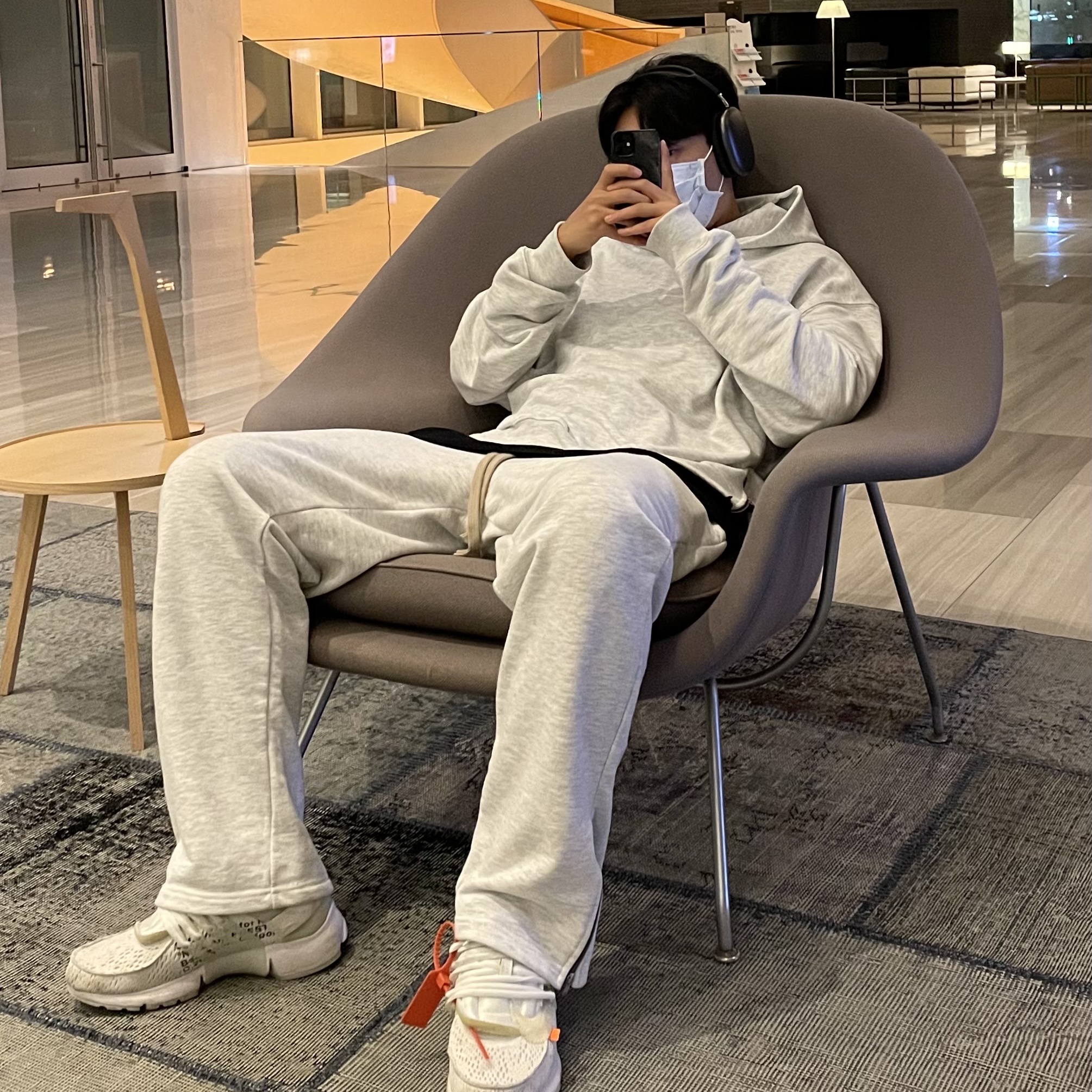 Nike x Off-White Air Presto White, Apple AirPods Max Lightning Space Gray (Korean Ver.) 착용 스타일
