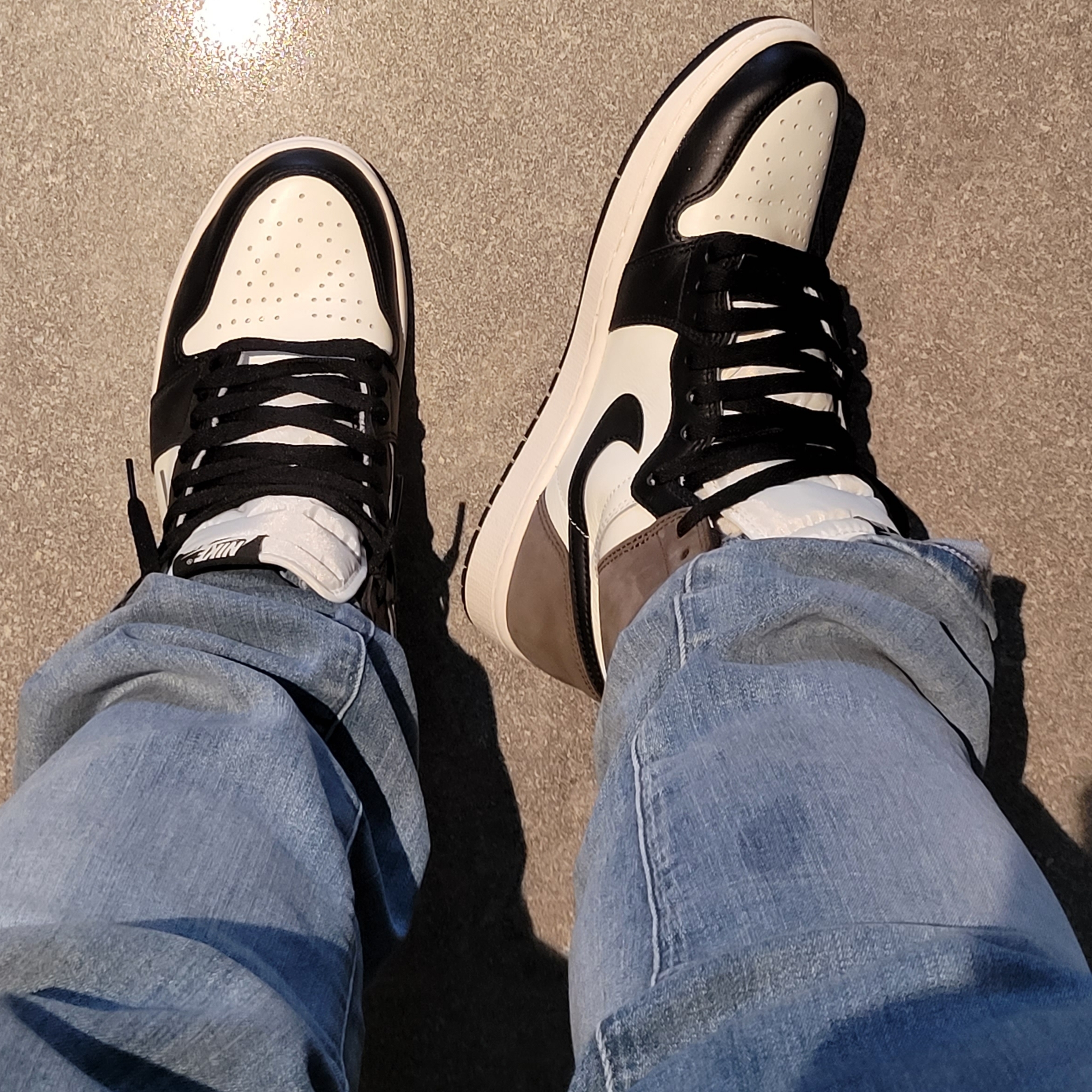 Jordan 1 Retro High OG Black Mocha 착용 스타일