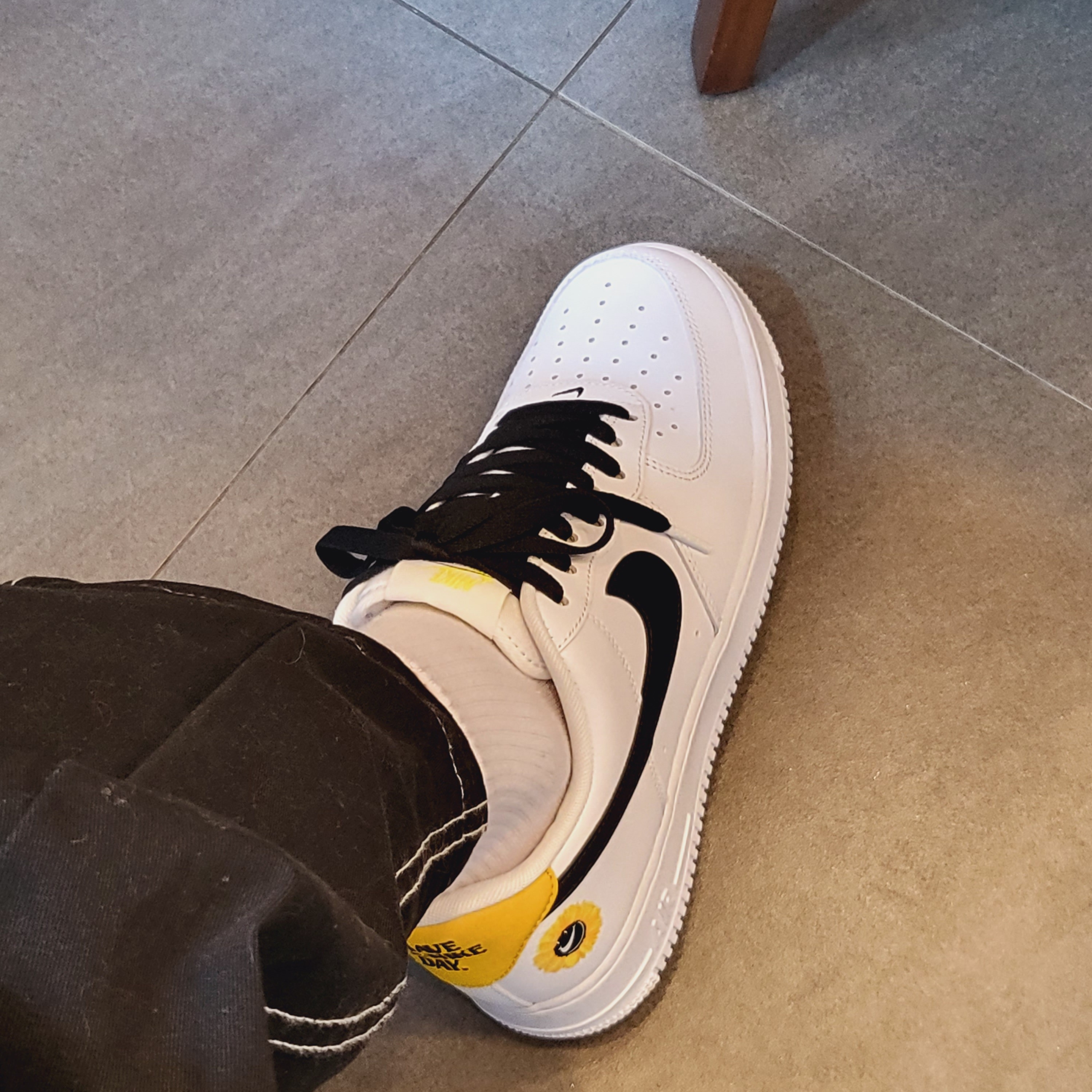 Nike Air Force 1 '07 LV8 2 Have a Nike Day 착용 스타일 - 2